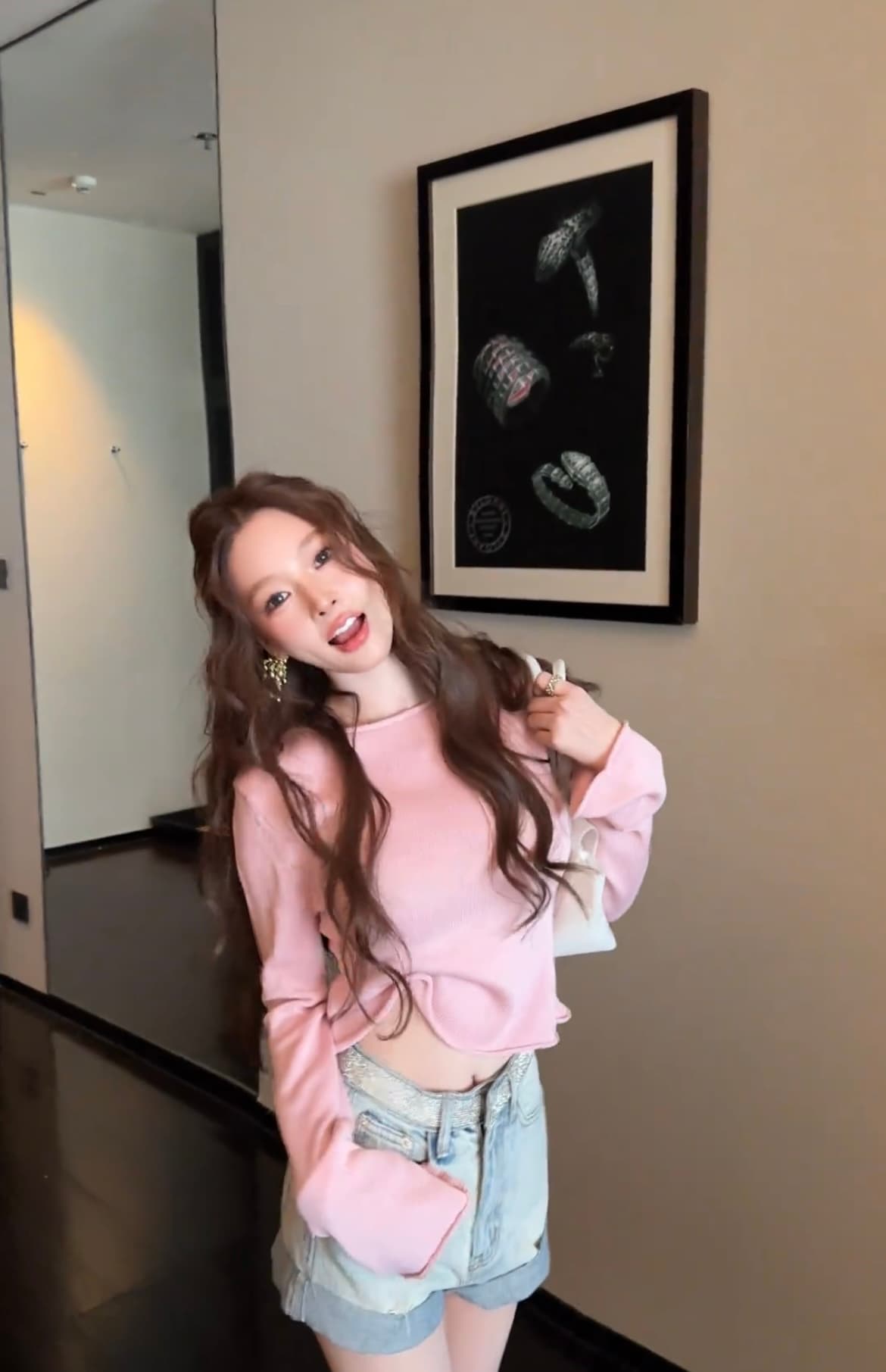 느슨함 바람 볼륨 측면 디자인 나팔 소매 티셔츠 여성 봄 가을 루즈핏 긴팔 슬림해 보이는 다용도 고급 센스 핫걸 맨위 상세 이미지 5