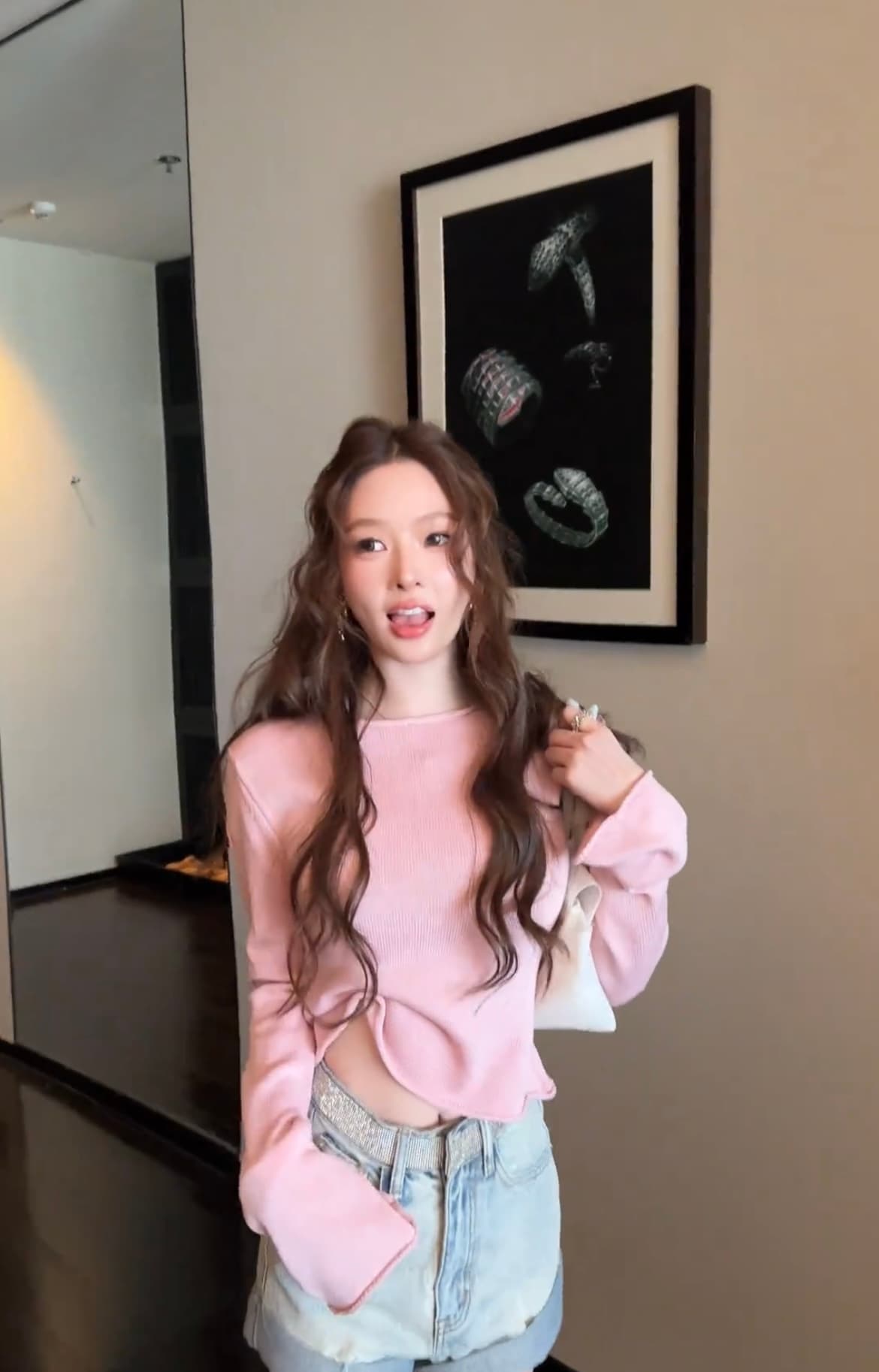 느슨함 바람 볼륨 측면 디자인 나팔 소매 티셔츠 여성 봄 가을 루즈핏 긴팔 슬림해 보이는 다용도 고급 센스 핫걸 맨위 상세 이미지 6