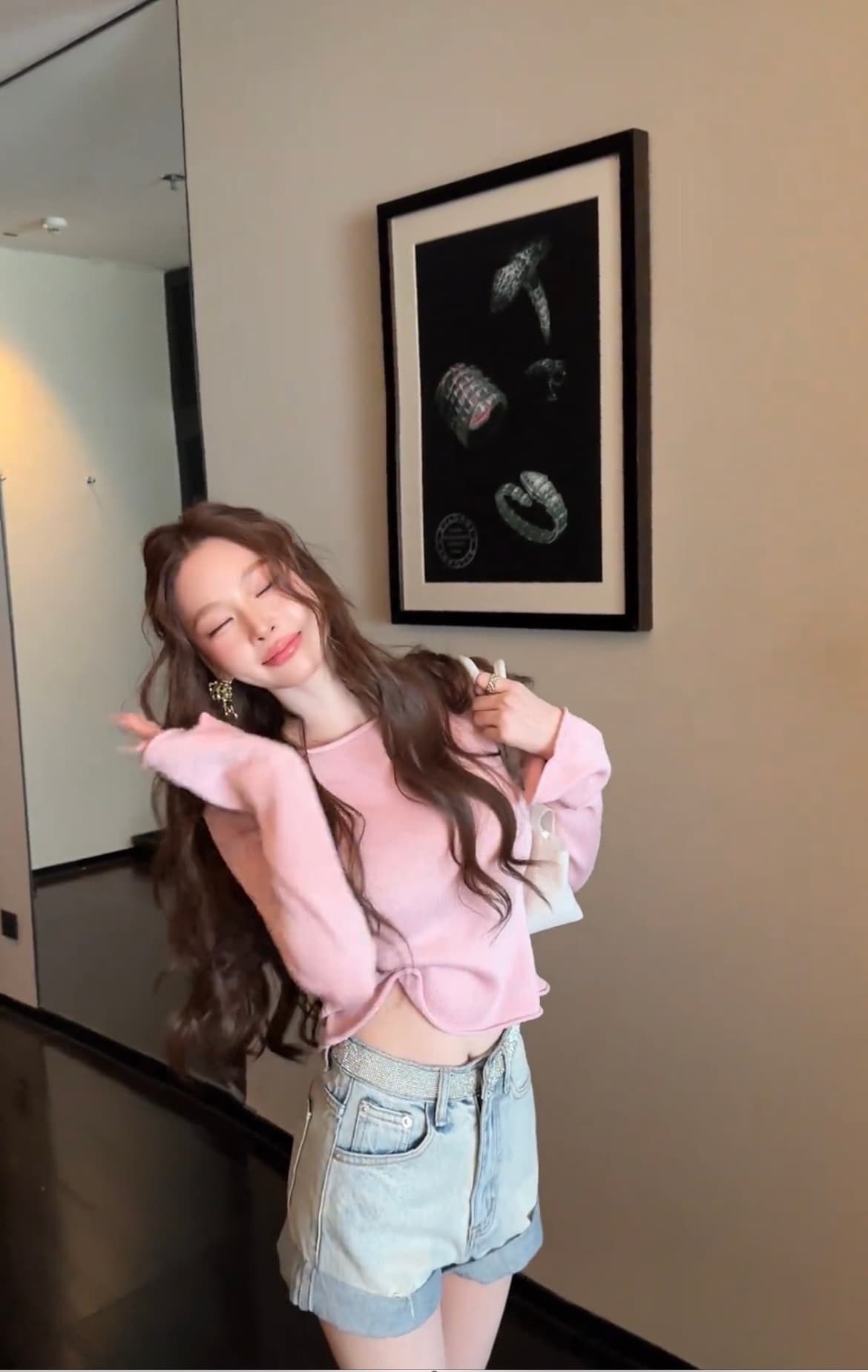 느슨함 바람 볼륨 측면 디자인 나팔 소매 티셔츠 여성 봄 가을 루즈핏 긴팔 슬림해 보이는 다용도 고급 센스 핫걸 맨위 상세 이미지 7