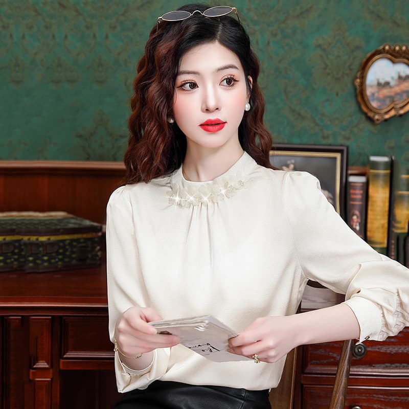 2026 가을 새로운 패션 라운드 넥 비즈 박기 품격 연령 감소 Chic 아세트산 공단 셔츠