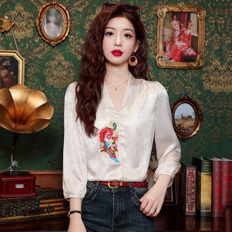2026 빛 럭셔리 절묘한 우아함 분위기 아름다움 패션 모델링 센스 레트로 V넥 두바이 주름 자카드 셔츠 이미지 2