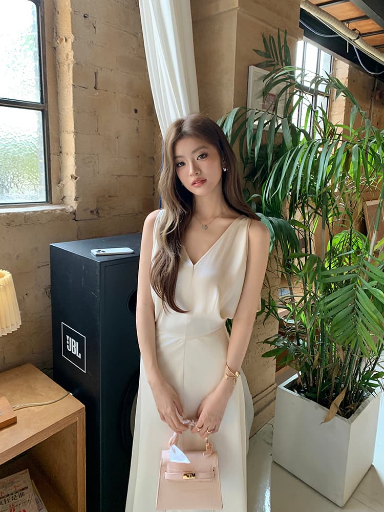 실사 2026 봄 여름 새로운 디자인 센스 V넥 도루 센스 새틴 여성 드레스 허리 수축 슬림해 보이는 레이스업 롱 스커트 상세 이미지 7