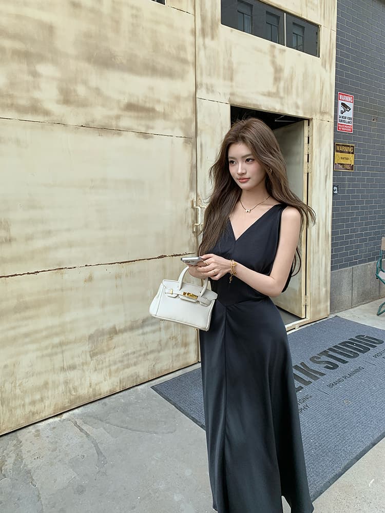 실사 2026 봄 여름 새로운 디자인 센스 V넥 도루 센스 새틴 여성 드레스 허리 수축 슬림해 보이는 레이스업 롱 스커트 상세 이미지 25