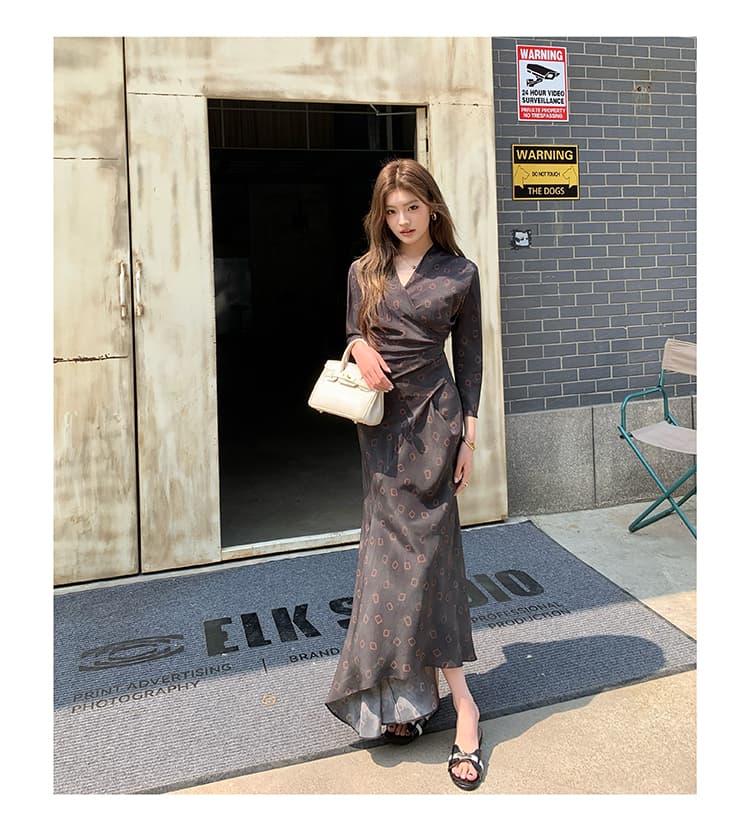 실사 2026 가을 새로운 품격 우아함 격자무늬 프린트 몸매 가꾸기 V넥 여성 드레스 불규칙 길다 치마 상세 이미지 1