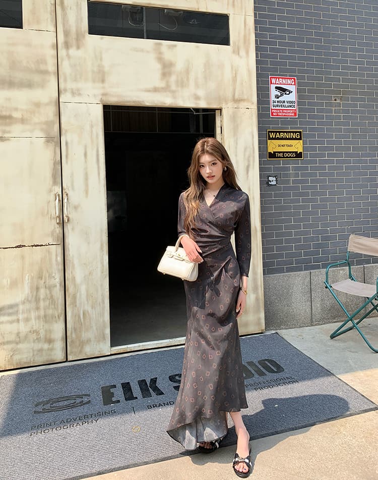 실사 2026 가을 새로운 품격 우아함 격자무늬 프린트 몸매 가꾸기 V넥 여성 드레스 불규칙 길다 치마 상세 이미지 13