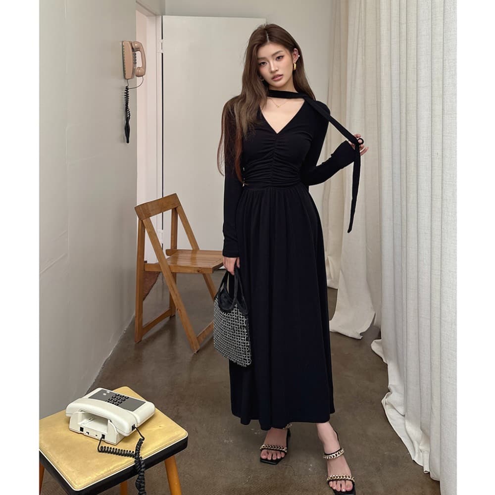 실사 2026 가을 새로운 디자인 센스 주름 리본 품격 여성 드레스 V넥 패션 몸매 가꾸기 한 마디 롱 스커트 이미지 3