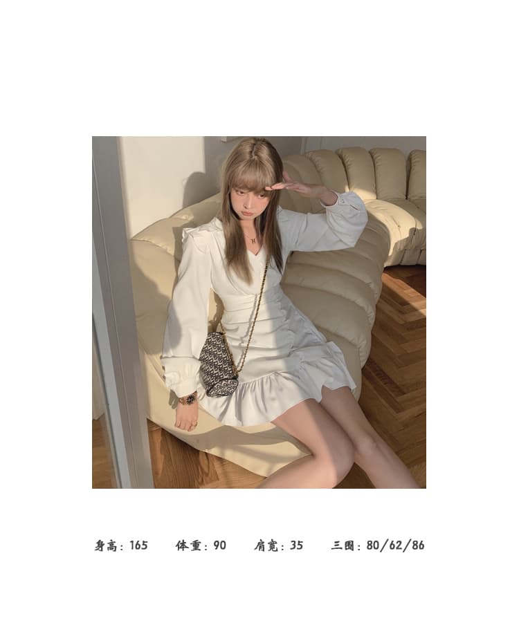 실사 2026 가을 새로운 프랑스식 작은 대중 불규칙 펌프 Pleat 작은 검은 드레스 여성 허리 수축 슬림해 보이는 품격 드레스 상세 이미지 1