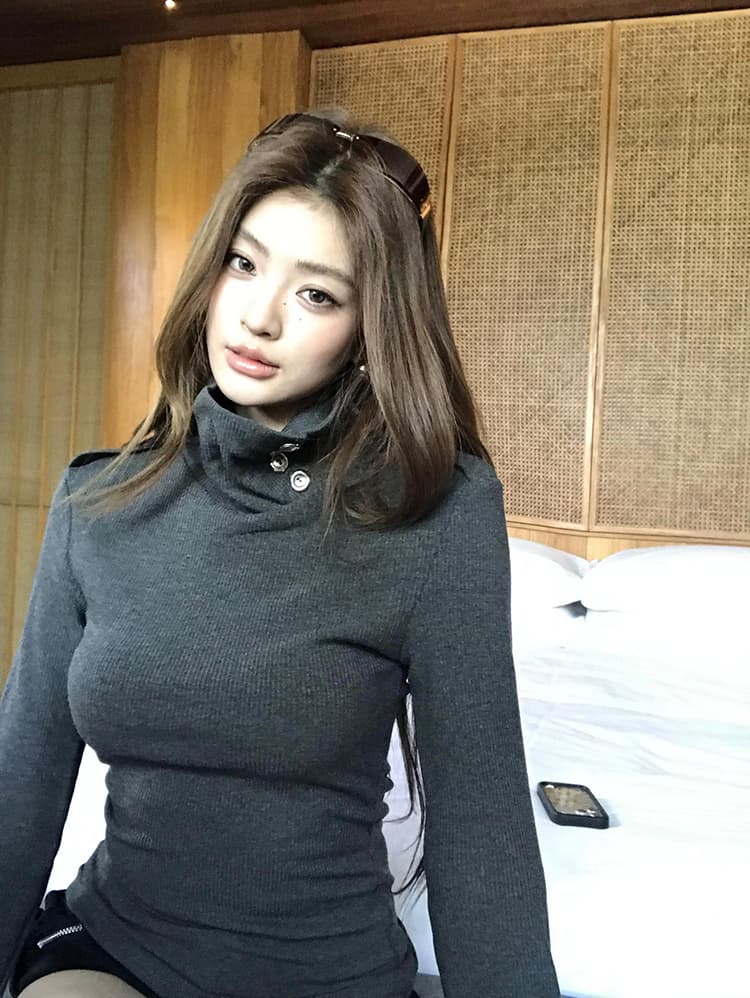 실사 2026 가을 새로운 세련된 견장 터틀넥 기본 셔츠 여성 몸매 가꾸기 슬림해 보이는 다용도 차가운 센스 긴팔 티셔츠 상세 이미지 69