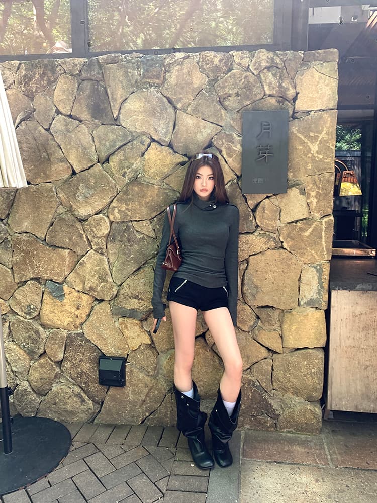 실사 2026 가을 새로운 세련된 견장 터틀넥 기본 셔츠 여성 몸매 가꾸기 슬림해 보이는 다용도 차가운 센스 긴팔 티셔츠 상세 이미지 79