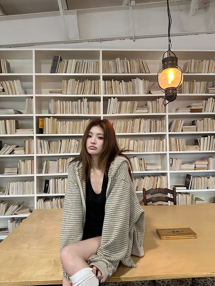 실사 2026 가을 새로운 아메리칸 레트로 스트라이프 후드티 여성 코트 느긋한 루즈핏 캐주얼 까마귀 맨위 상세 이미지 25