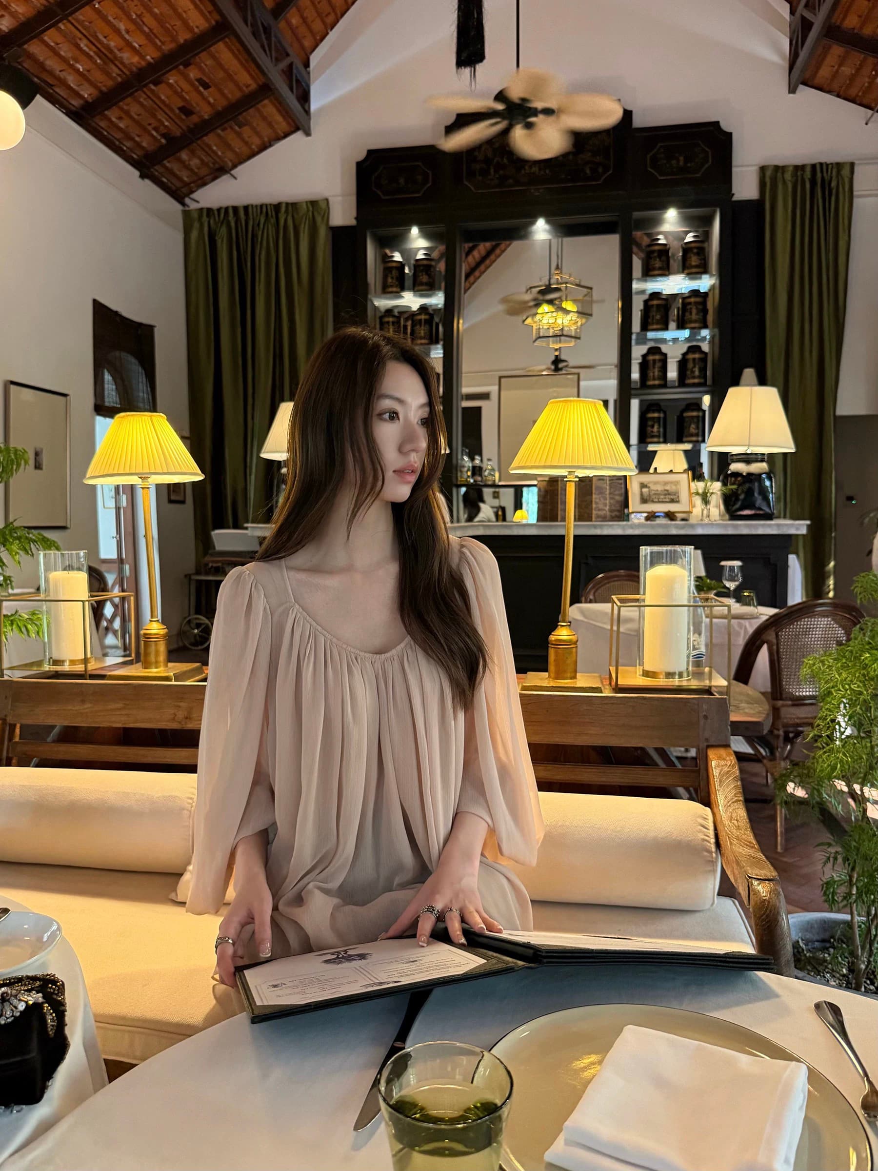 gakee official 프랑스식 벌룬 소매 시폰 셔츠 여성 봄 여름 와이드 밑단 핀치 Pleat 마이크로 ~을 통해 패키지 어깨 셔츠 상세 이미지 3