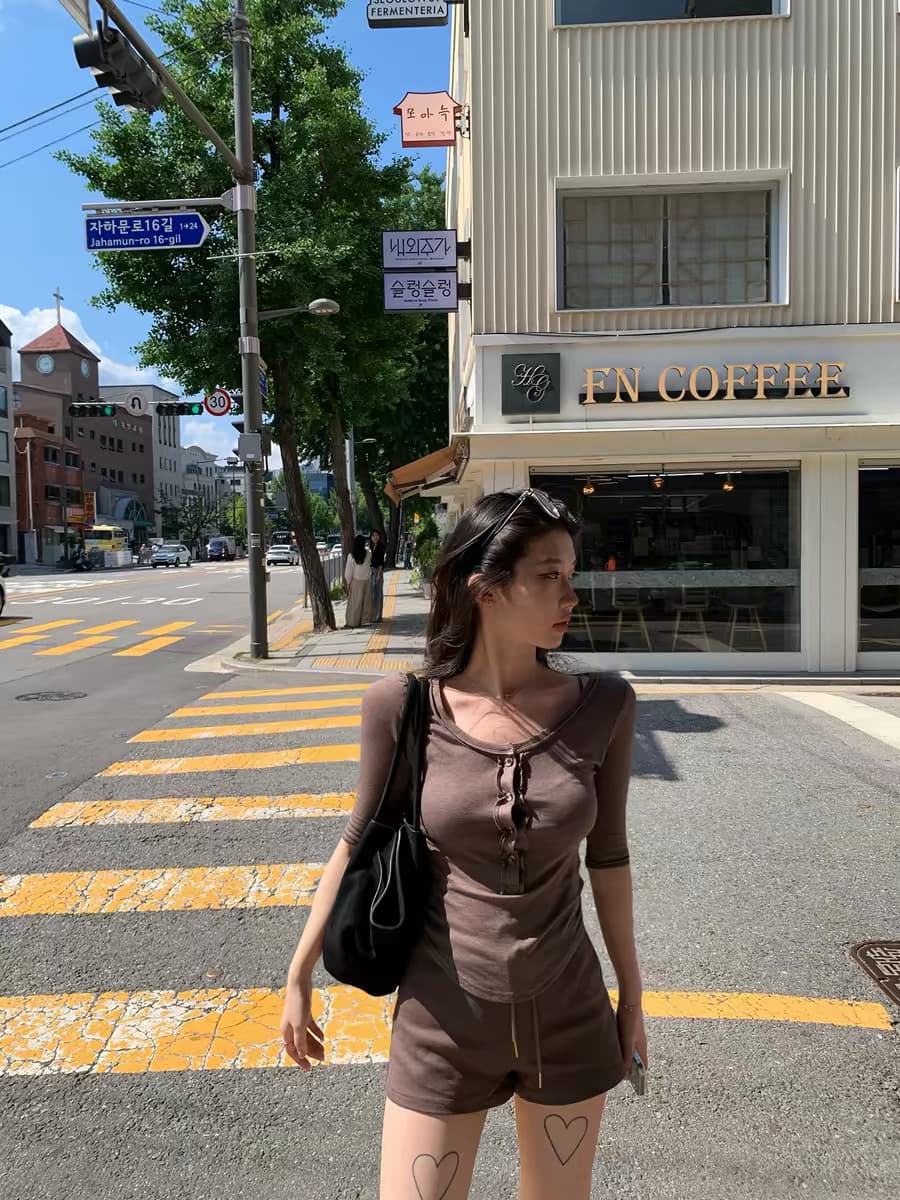 sheepland 욕망 숨겨진 심장 기계 주간 실크 양모 헨리 칼라 반소매 티셔츠 레이스 슬립 속옷 두 조각 여성 세트 상세 이미지 3