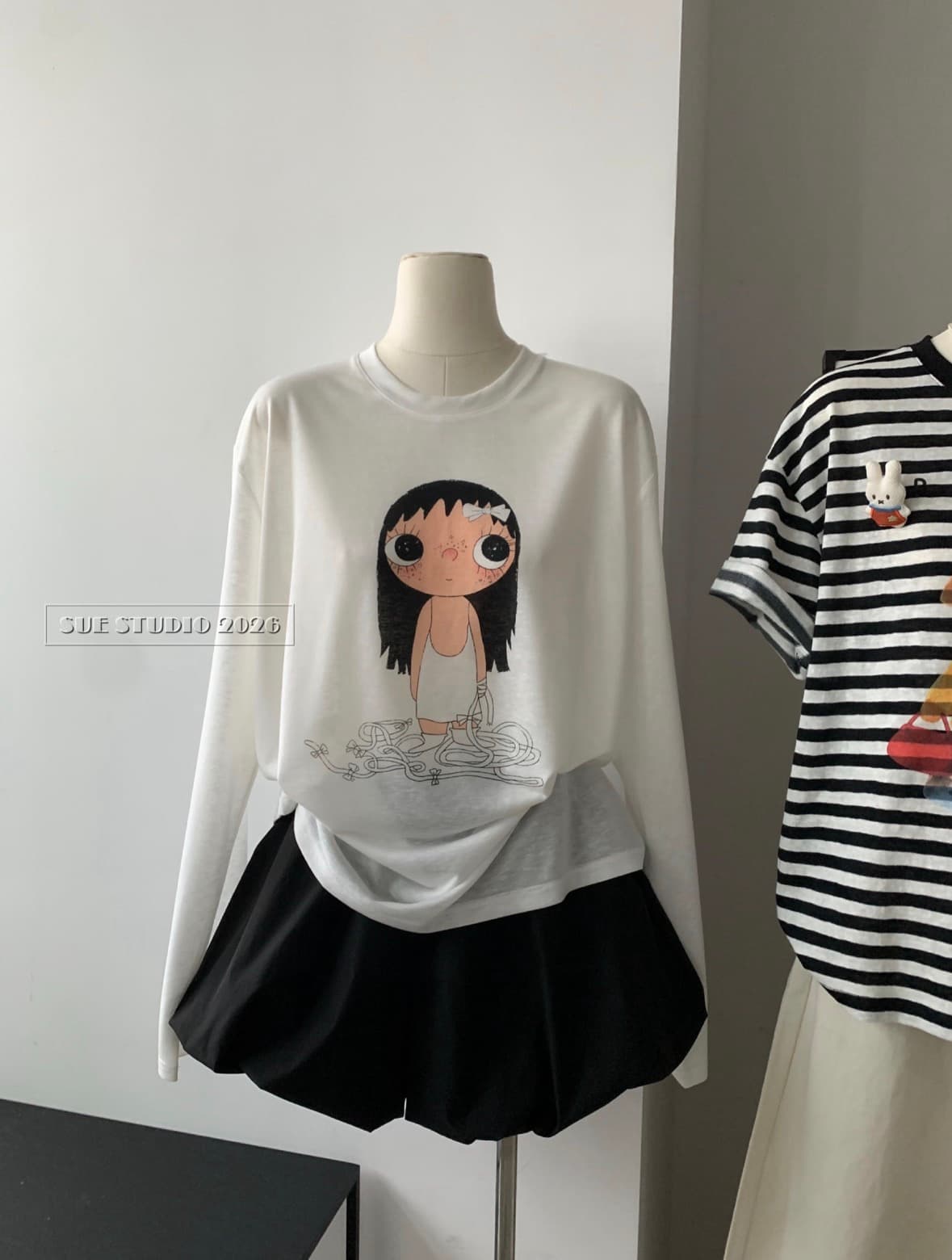 한 부서 수 있습니다. 작은 사랑 옥 꽃 프린트 긴팔 티셔츠 여성 여름 루즈핏 캐주얼 작은 대중 디자인 센스 다용도 맨위 이미지 3
