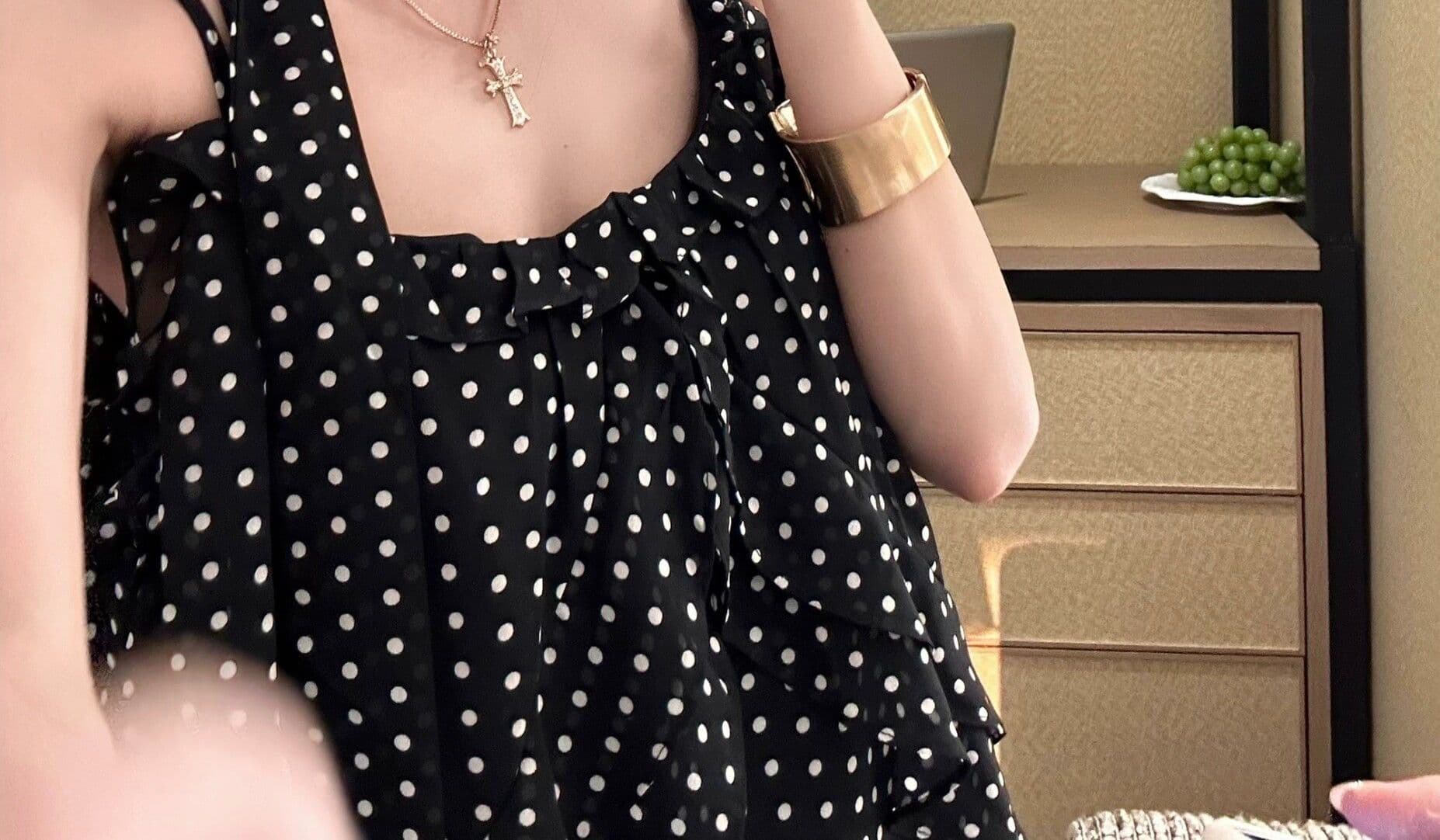 망사 네리 수 있습니다. 조정 어깨끈 도트 무늬 프릴 캐미솔 행침 목 레이스업 쉬폰 톱 상세 이미지 15