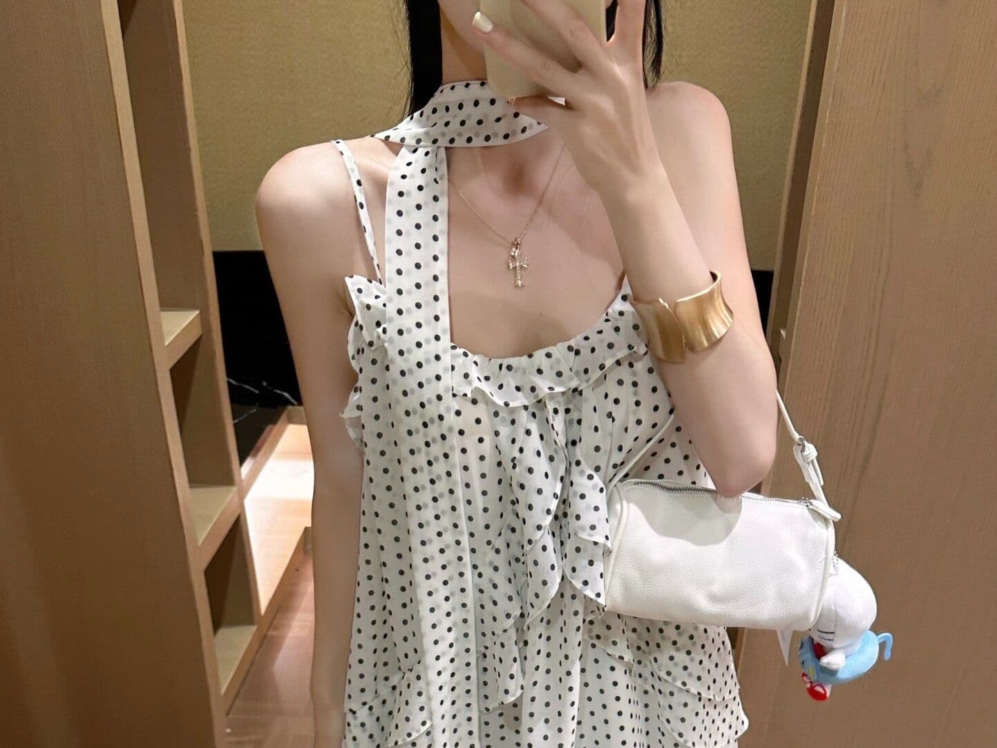 망사 네리 수 있습니다. 조정 어깨끈 도트 무늬 프릴 캐미솔 행침 목 레이스업 쉬폰 톱 상세 이미지 16