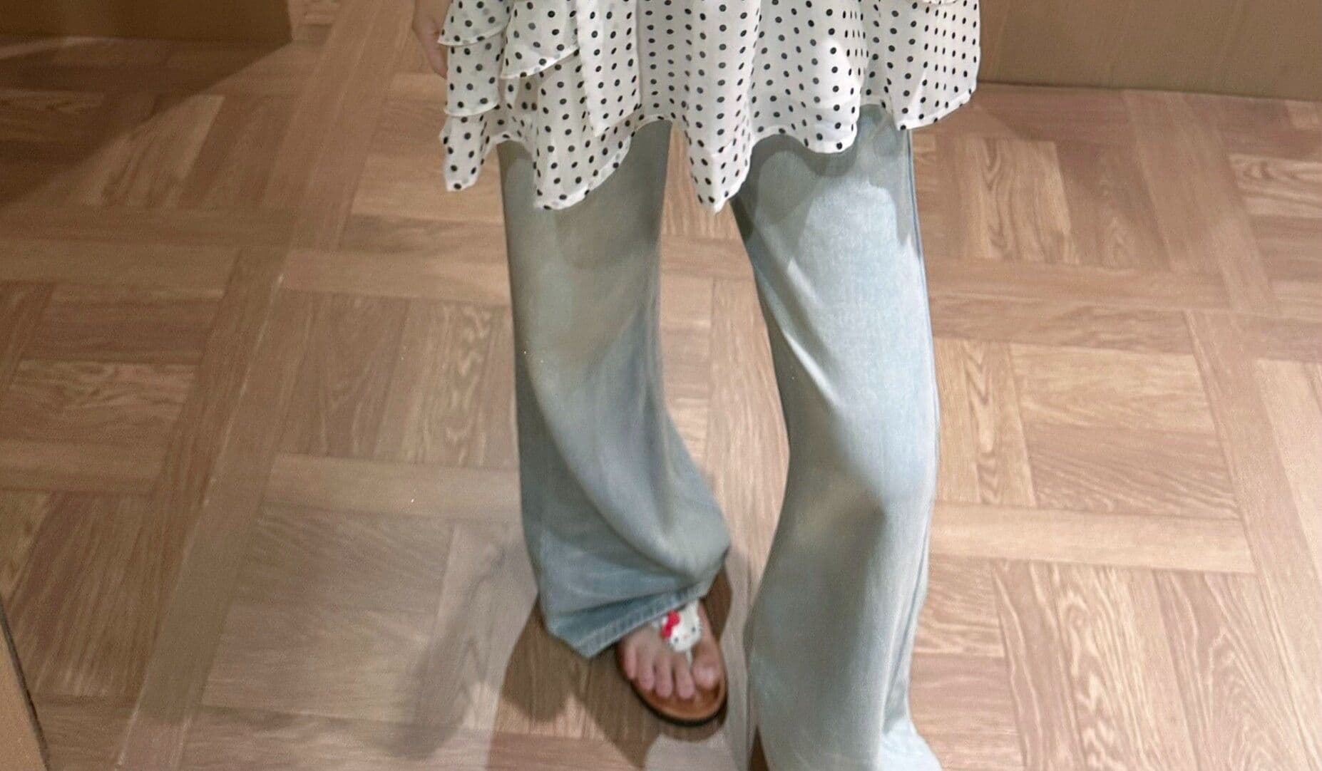 망사 네리 수 있습니다. 조정 어깨끈 도트 무늬 프릴 캐미솔 행침 목 레이스업 쉬폰 톱 상세 이미지 17