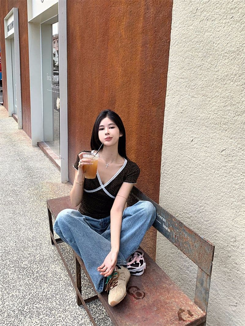 원본 3 색 핫걸 바람 레이스 조각 V넥 반팔 티셔츠 여성 여름 레트로 레오파드 무늬 몸매 가꾸기 맨위 상세 이미지 17