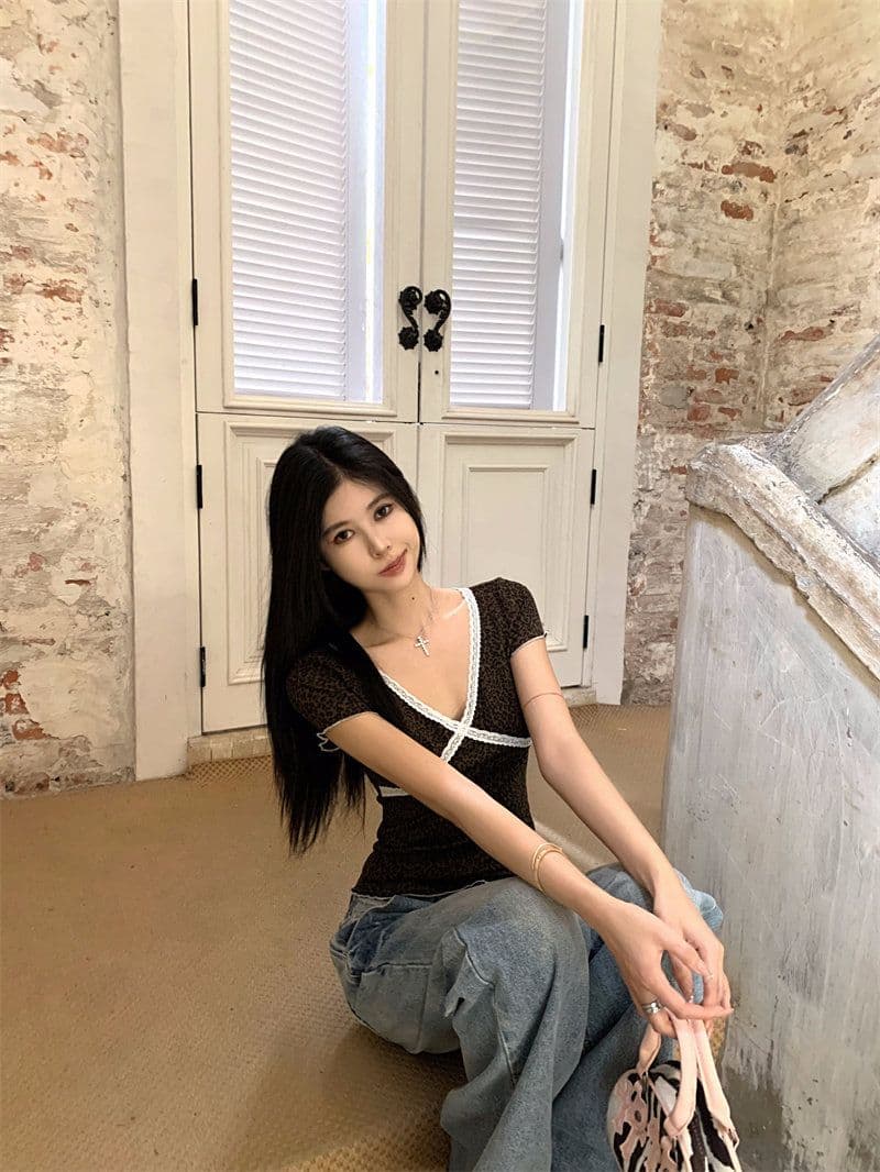 원본 3 색 핫걸 바람 레이스 조각 V넥 반팔 티셔츠 여성 여름 레트로 레오파드 무늬 몸매 가꾸기 맨위 상세 이미지 19