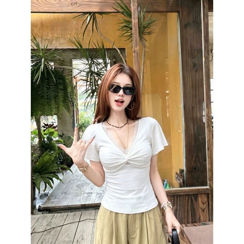 원본 원단 레이스 매듭 V넥 반팔 티셔츠 여성 여름 디자인 센스 몸매 가꾸기 긍정적 인 어깨 허리 수축 맨위 이미지 3