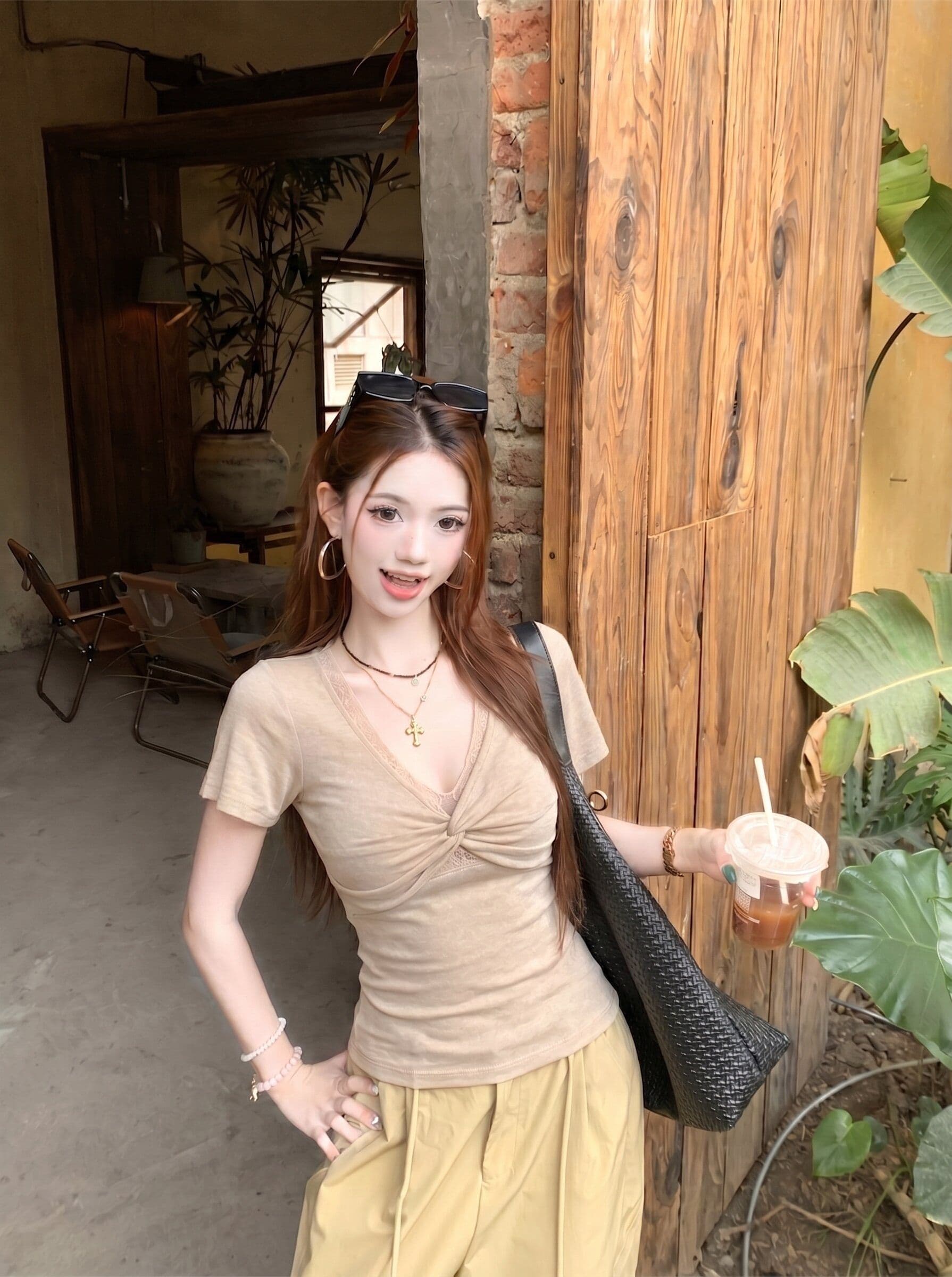 원본 원단 레이스 매듭 V넥 반팔 티셔츠 여성 여름 디자인 센스 몸매 가꾸기 긍정적 인 어깨 허리 수축 맨위 상세 이미지 22