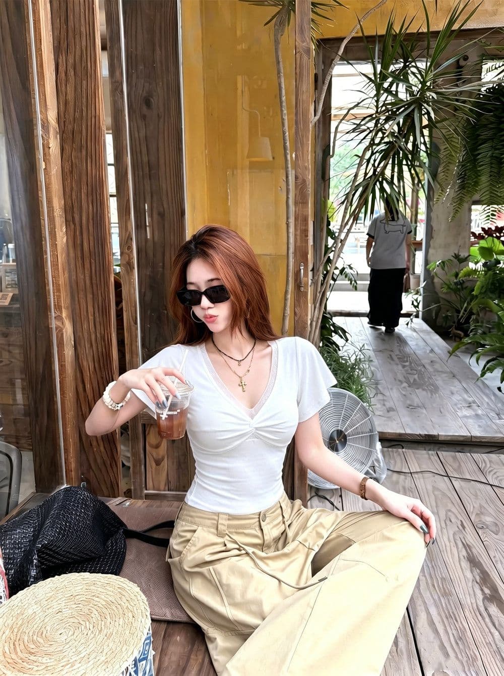 원본 원단 레이스 매듭 V넥 반팔 티셔츠 여성 여름 디자인 센스 몸매 가꾸기 긍정적 인 어깨 허리 수축 맨위 상세 이미지 32