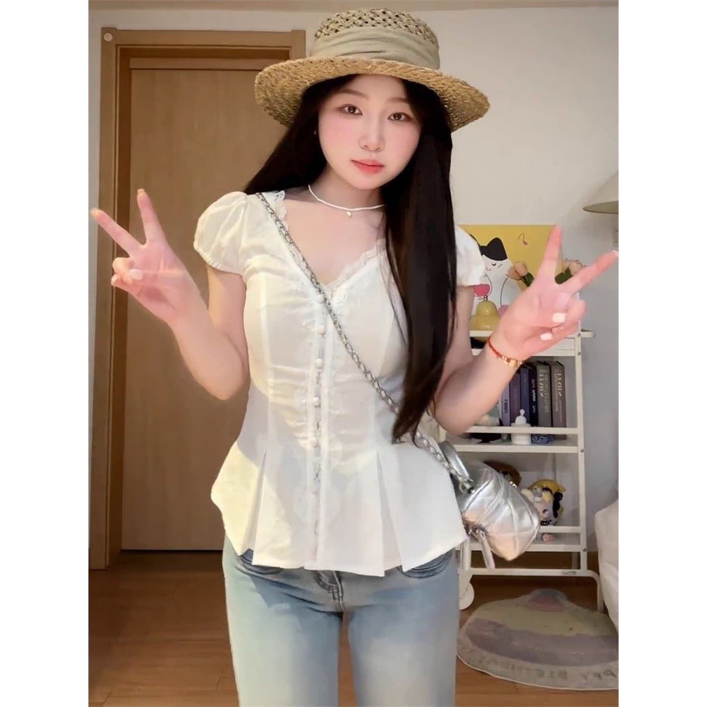 원본 원단 레트로 스타일 레이스 조각 V넥 맨위 새로운 몸매 가꾸기 슬림해 보이는 품격 작은 셔츠 이미지 5