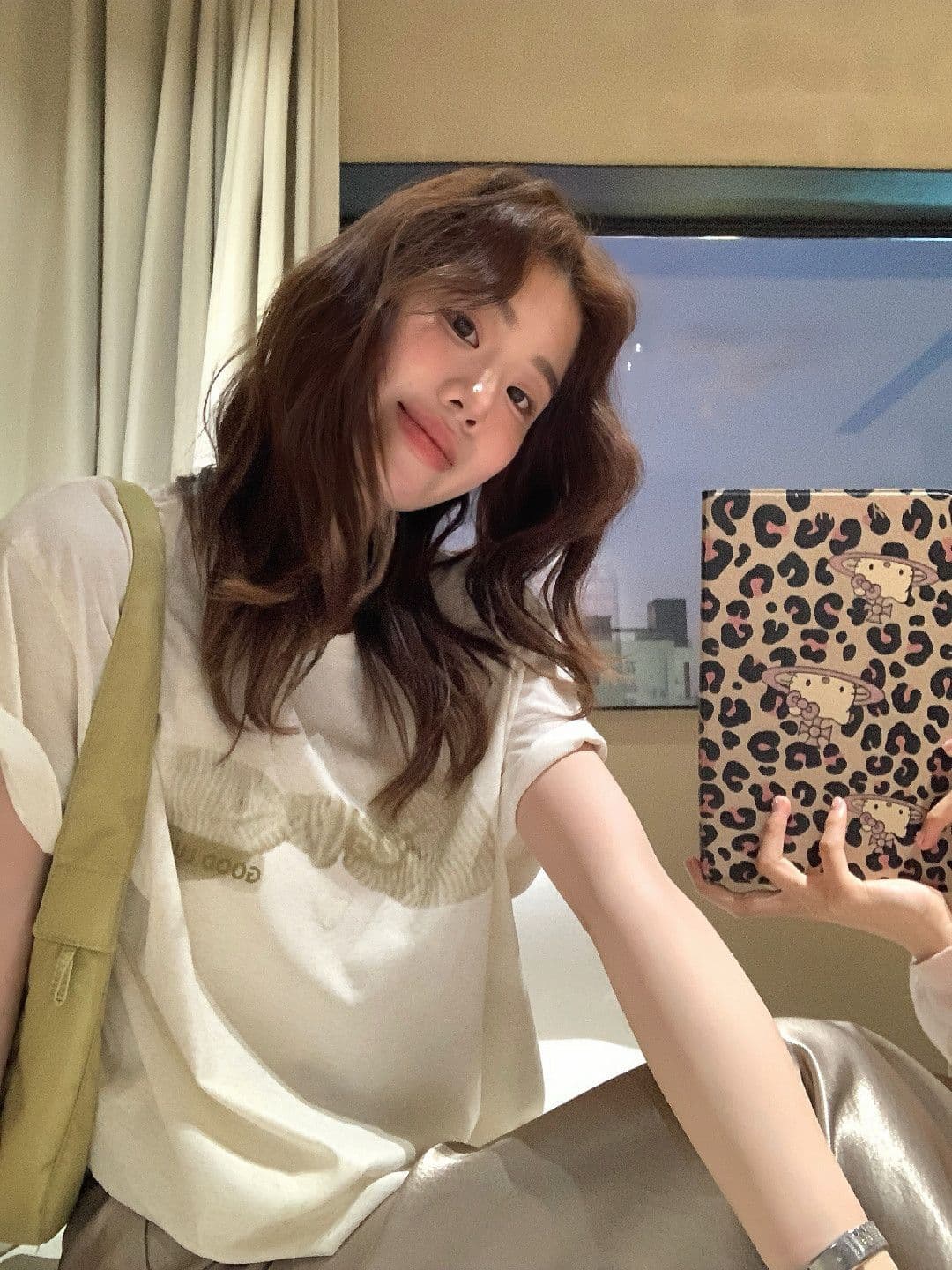 원본 원단 한 부서 루즈핏 슬림해 보이는 나비 매듭 프린트 피부 센스 면 소재 라운드 넥 반팔 티셔츠 여성 이미지 3