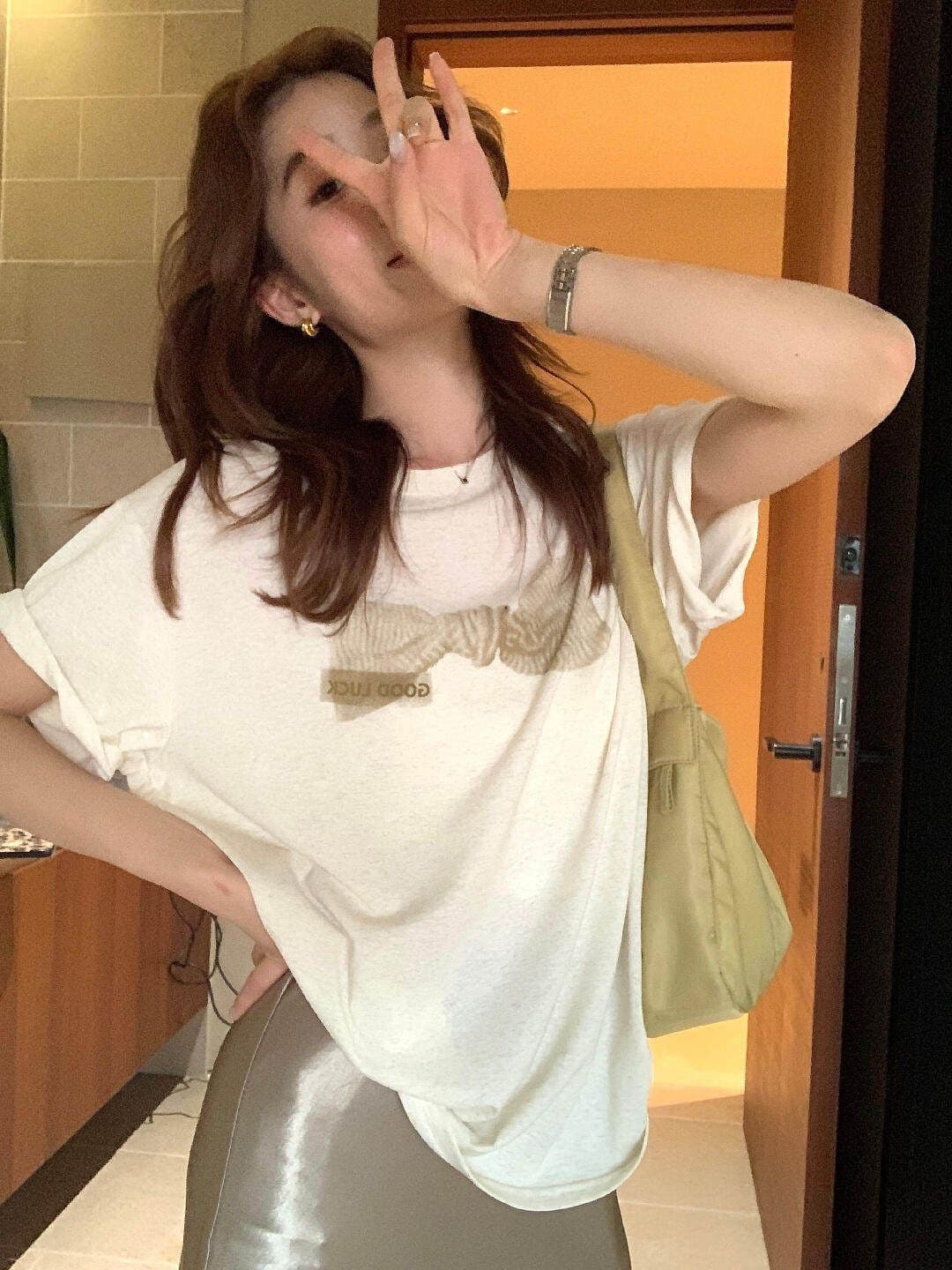 원본 원단 한 부서 루즈핏 슬림해 보이는 나비 매듭 프린트 피부 센스 면 소재 라운드 넥 반팔 티셔츠 여성 상세 이미지 9