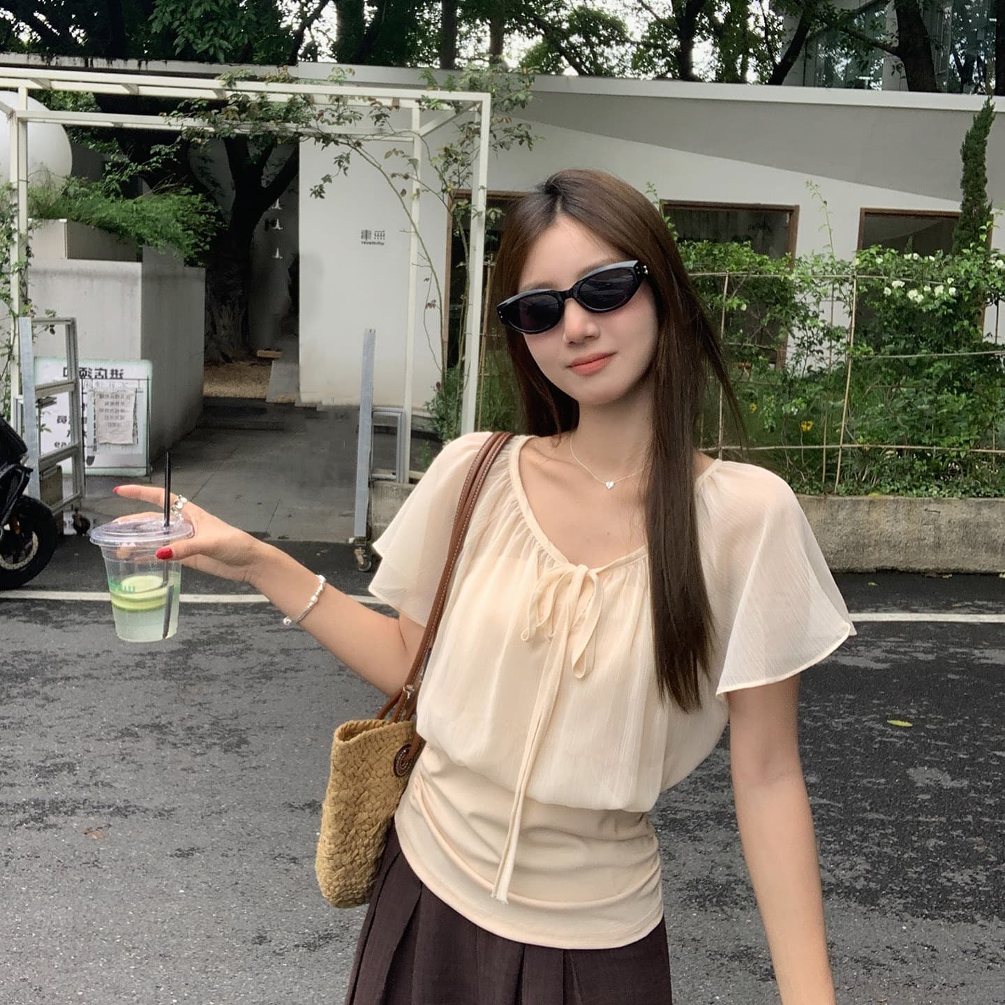 살구 색상 페이크 레이어드 패치워크 레이스업 V넥 연꽃 잎 소매 여성 셔츠 여름 허리 수축 슬림해 보이는 품격 반팔 작은 맨위 이미지 4