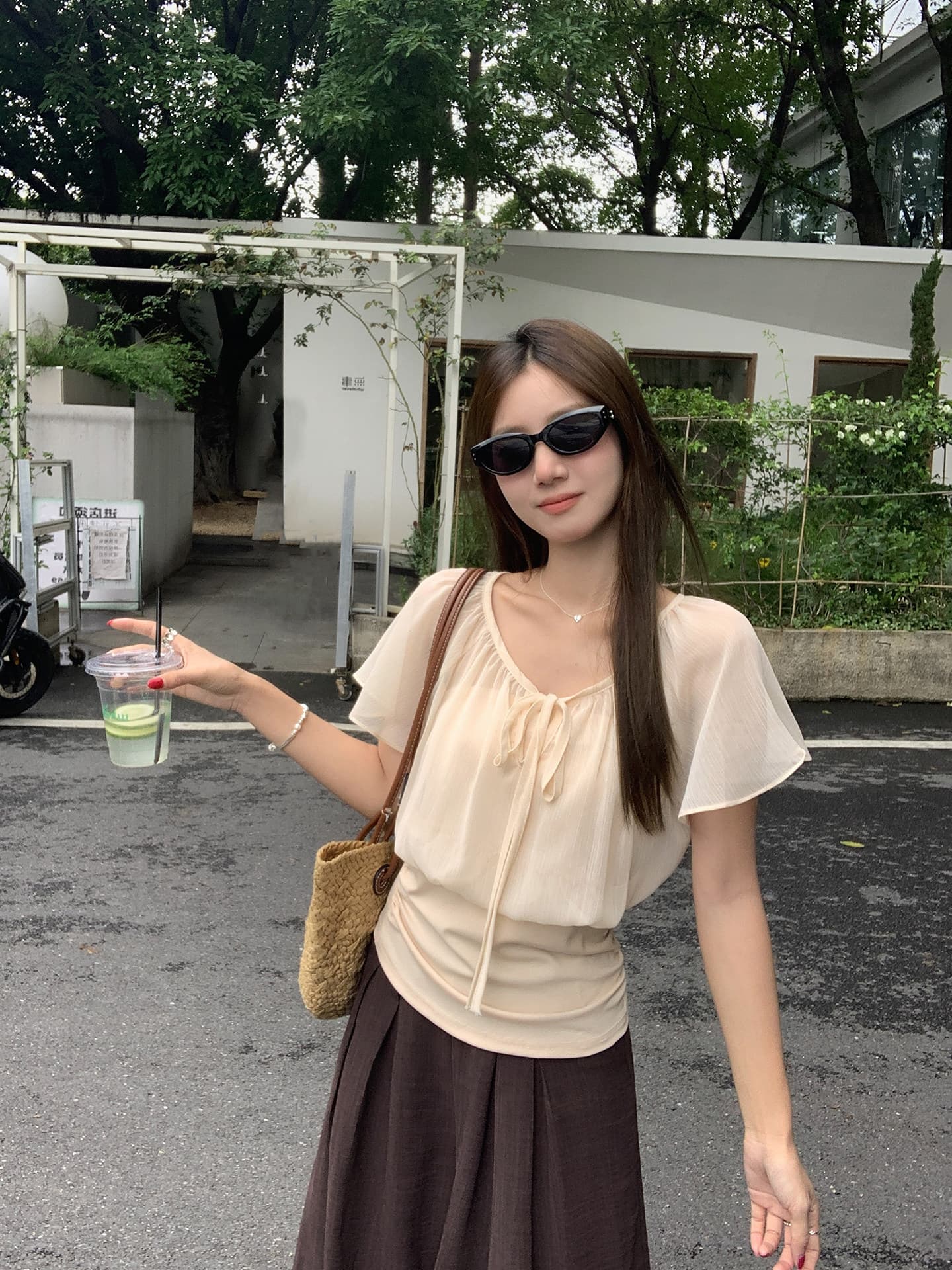 살구 색상 페이크 레이어드 패치워크 레이스업 V넥 연꽃 잎 소매 여성 셔츠 여름 허리 수축 슬림해 보이는 품격 반팔 작은 맨위 상세 이미지 4