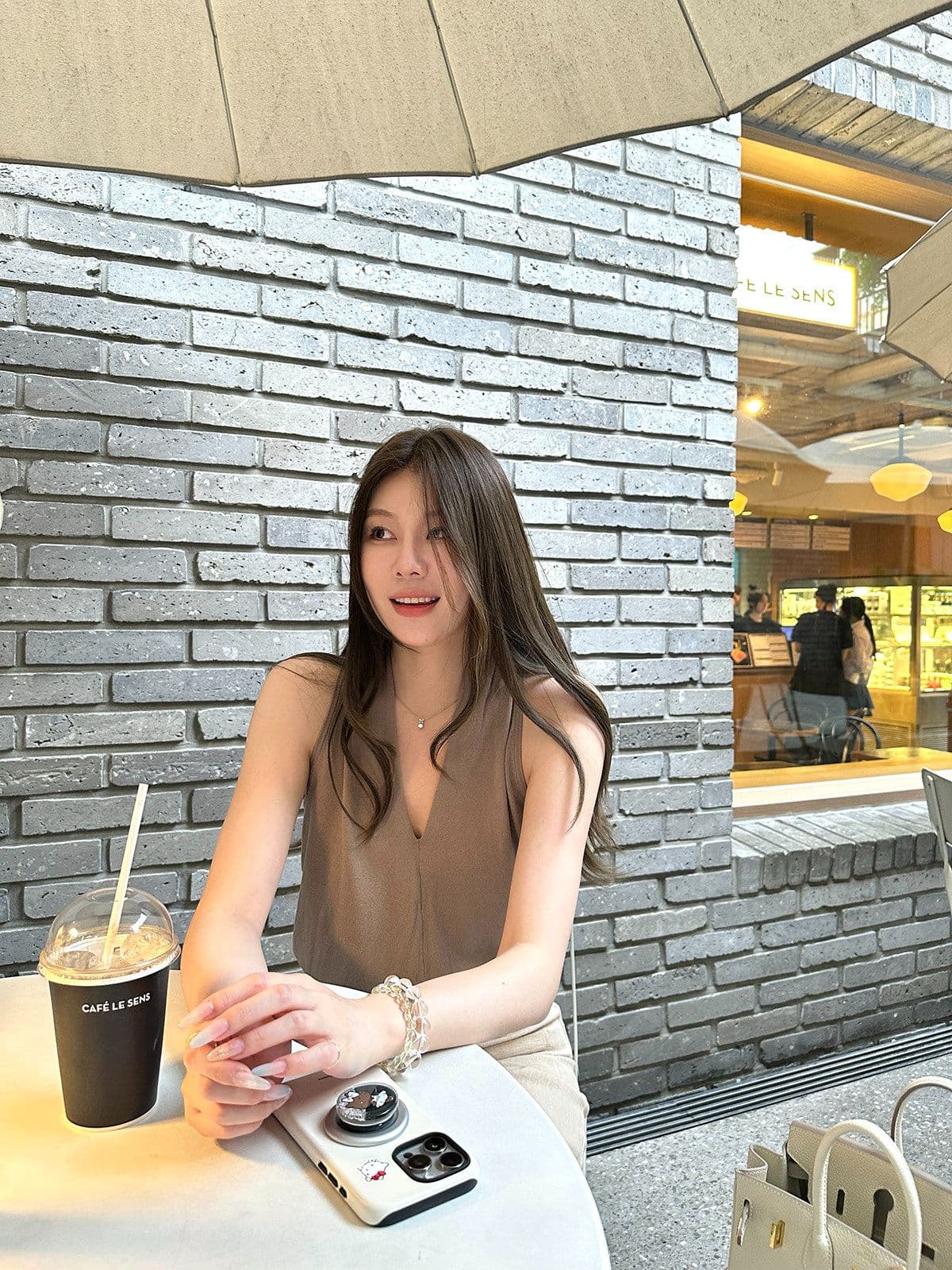 라이 경기 서울 청 하늘을 통해 실크 V넥 슬림해 보이는 품격 민소매 맨위 티셔츠 기본 셔츠 여성 여름 상세 이미지 5