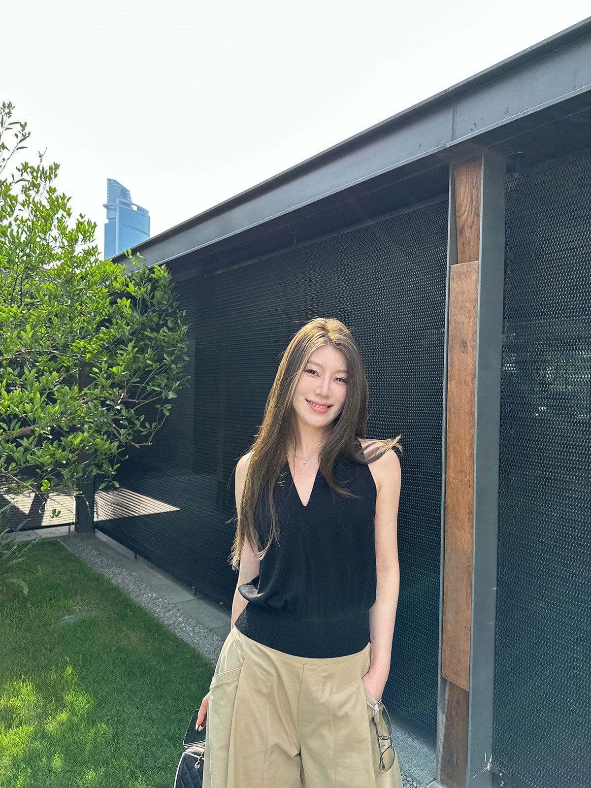 라이 경기 서울 청 하늘을 통해 실크 V넥 슬림해 보이는 품격 민소매 맨위 티셔츠 기본 셔츠 여성 여름 상세 이미지 19