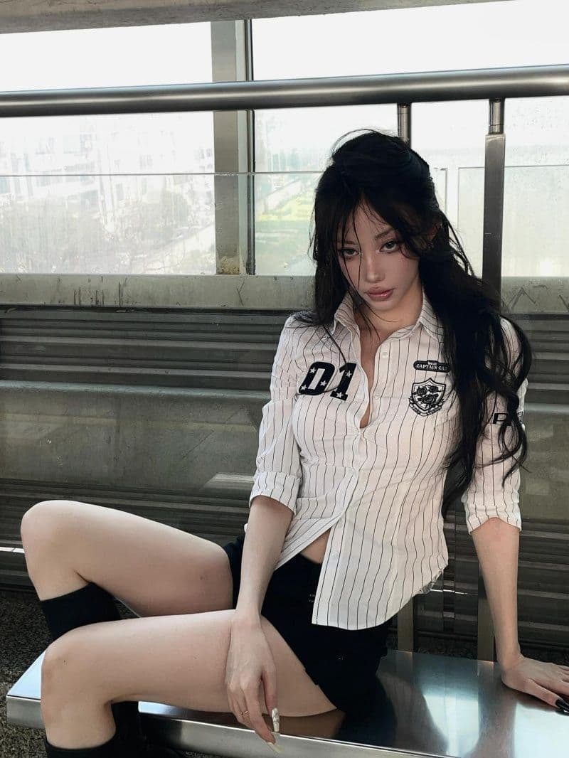 원본 품질 레트로 흑백 줄무늬 긴팔 공 서비스 쇼트 스타일 여성 셔츠 여름 허리 수축 학원 스타일 맨위 상세 이미지 2
