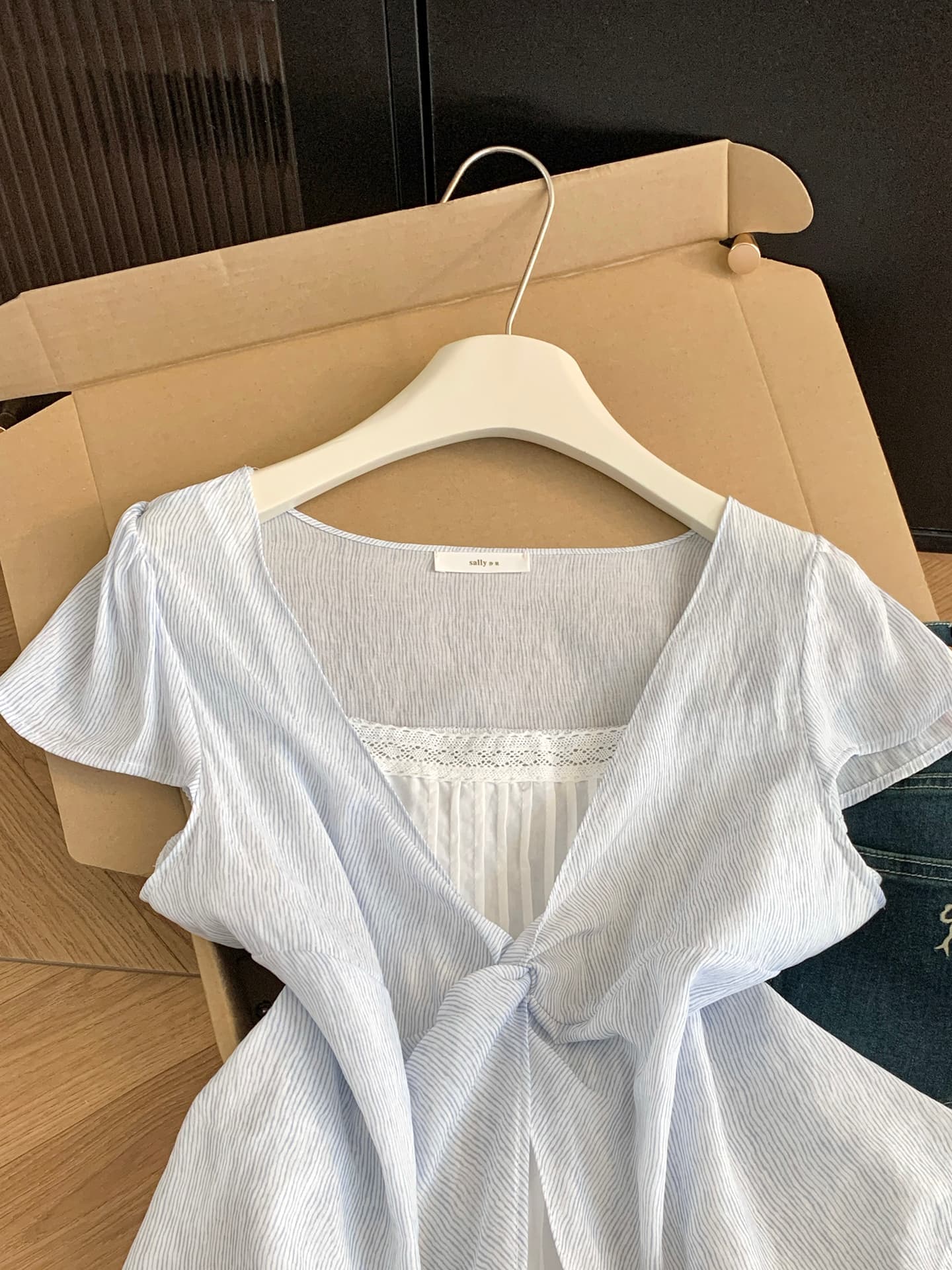실사 통제 가격 20 한 부서 페이크 레이어드 스트라이프 여성 셔츠 여름 레이스 V넥 비틀림 디자인 센스 맨위 상세 이미지 9