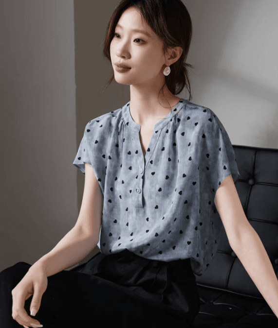 2026 여름 새로운 하트 도트 무늬 반팔 모방 뽕나무 누에 실크 여성 셔츠 품격 슬림해 보이는 맨위