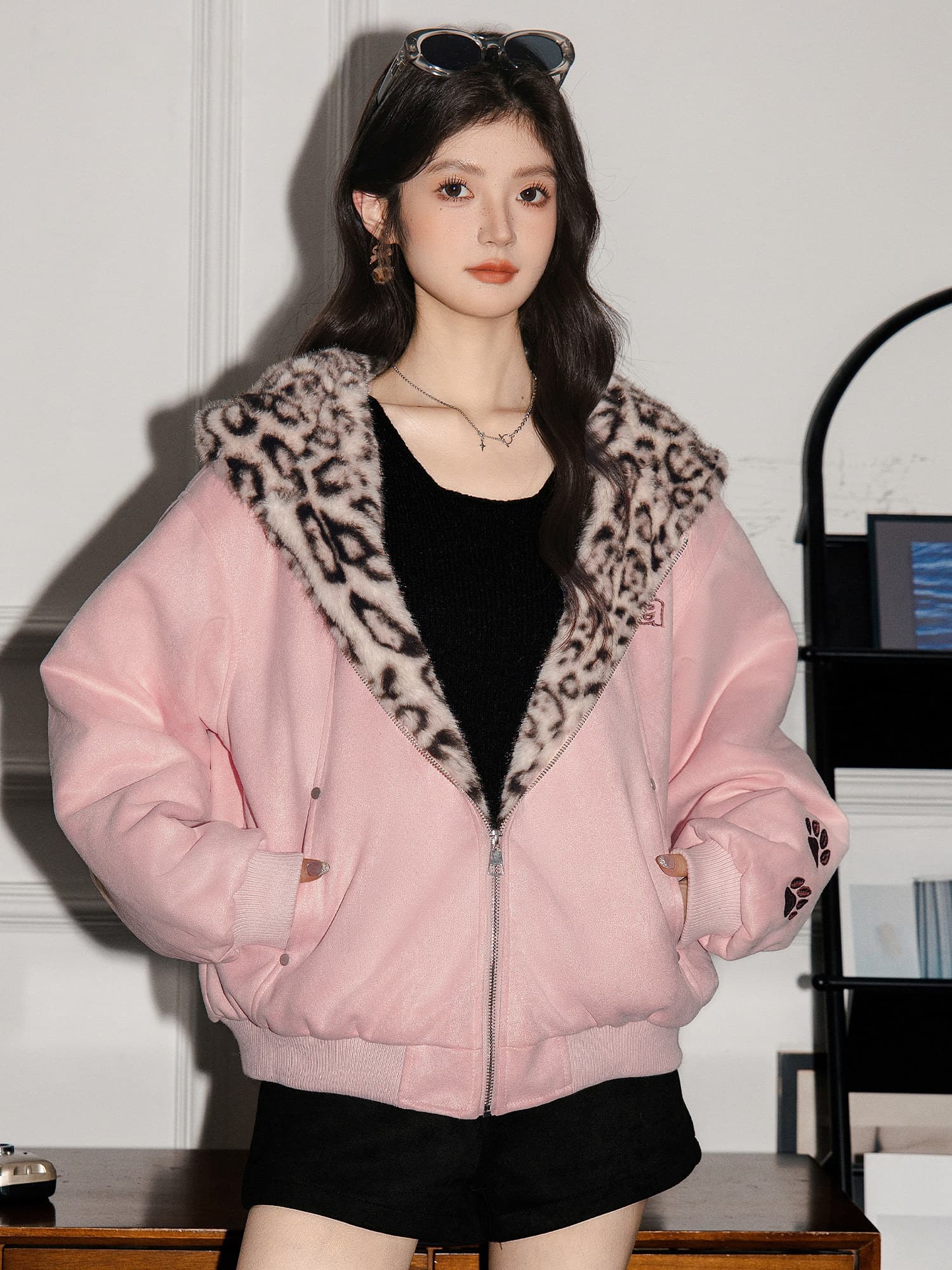핑크색 사슴 캐시미어 귀 레오파드 무늬 후드 여성 코트 2026 겨울 새로운 보온 오픈 가디건 면 의류 맨위