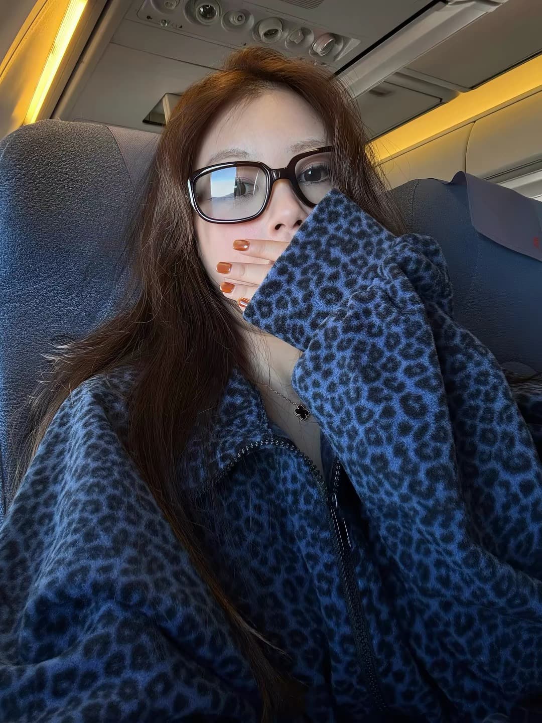 아메리칸 레트로 파란색 레오파드 무늬 폴로 칼라 여성 코트 2026 가을 새로운 루즈핏 캐주얼 밝은 얼굴 오픈 가디건 짧은 맨위 상세 이미지 2