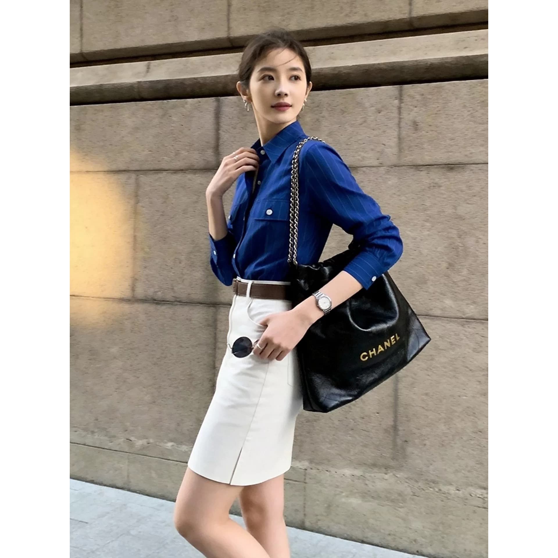 디자인 센스 작은 대중 고유 한 Chic 아름다운 톰 글 래 원인 블루 POLO 칼라 긴팔 셔츠 화이트 반신 스커트 착용 가져 가라. 여성 이미지 3