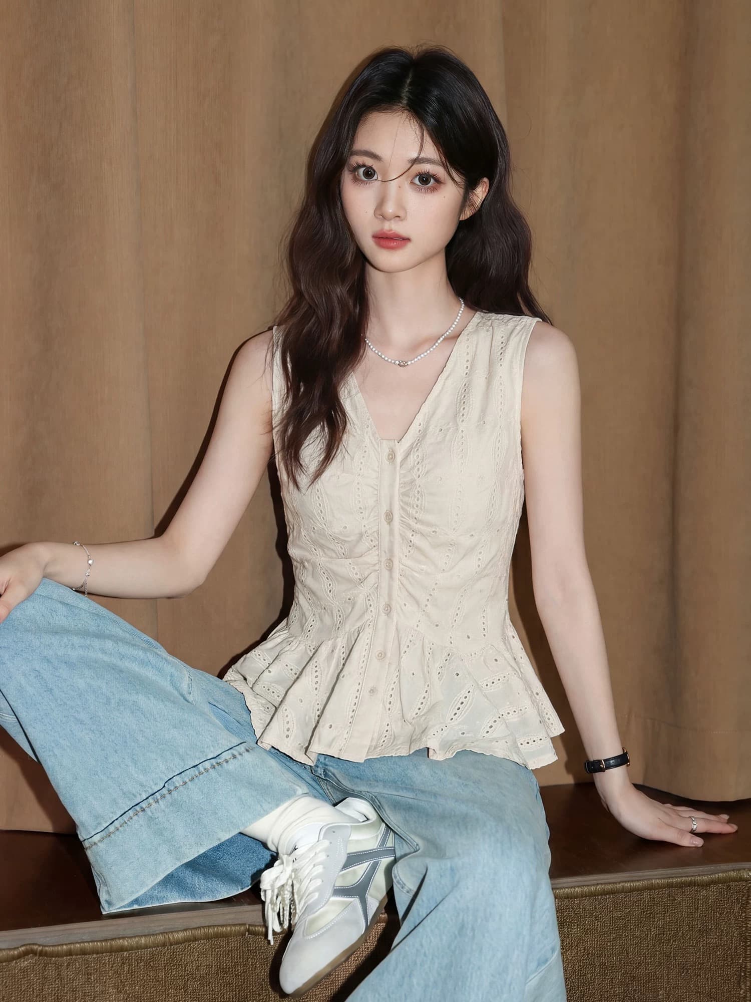 프랑스식 V넥 캐미솔 2026 여름 새로운 홀로우 아웃 디자인 센스 허리 수축 민소매 외출용 쇼트 스타일 맨위 이미지 2