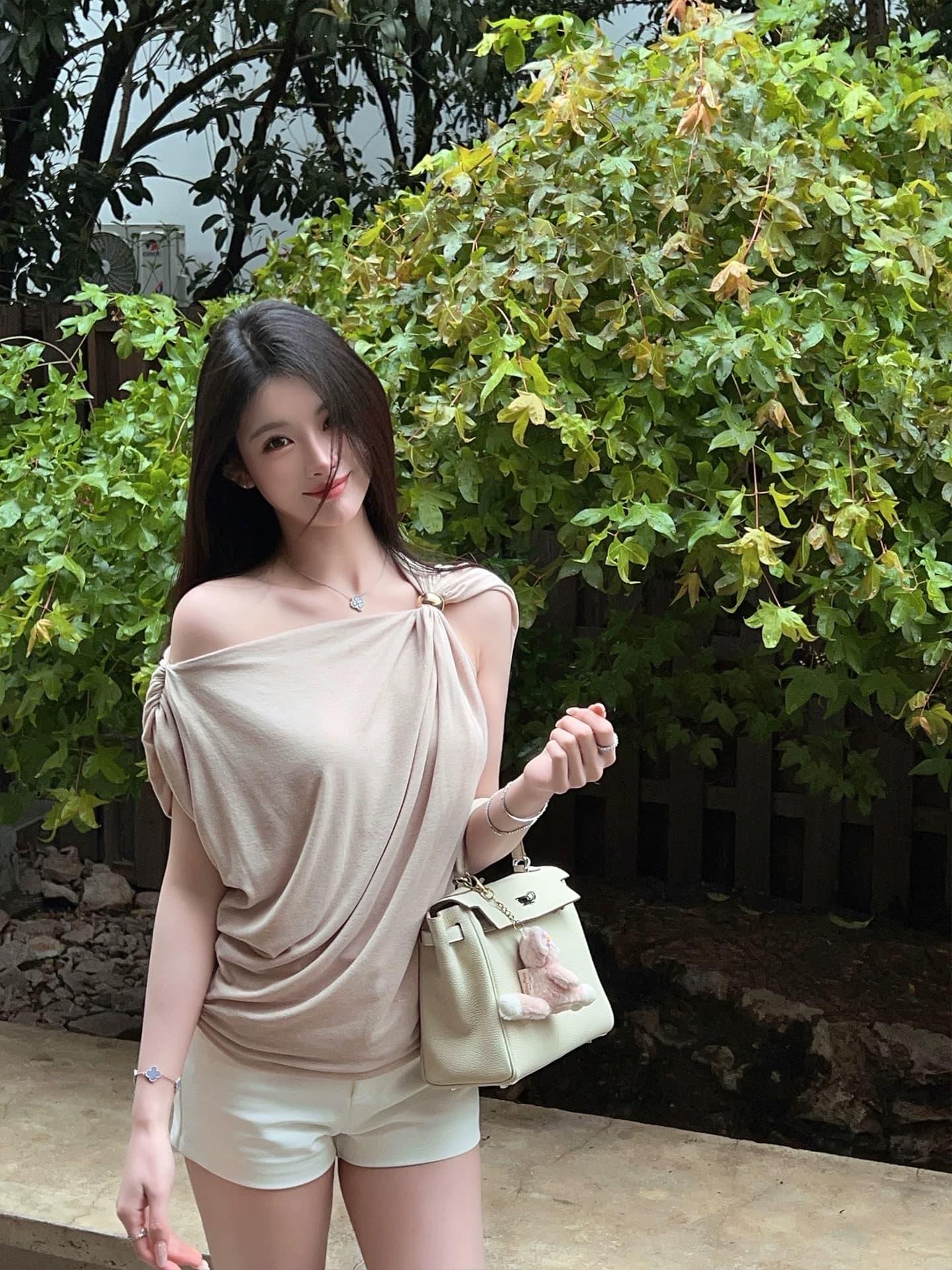 fairyjiang 여름 새로운 디자인 센스 금속 버클 비스듬한 어깨 의류 여성용 짧은 소매 루즈핏 슬림해 보이는 오프숄더 티셔츠 상세 이미지 5