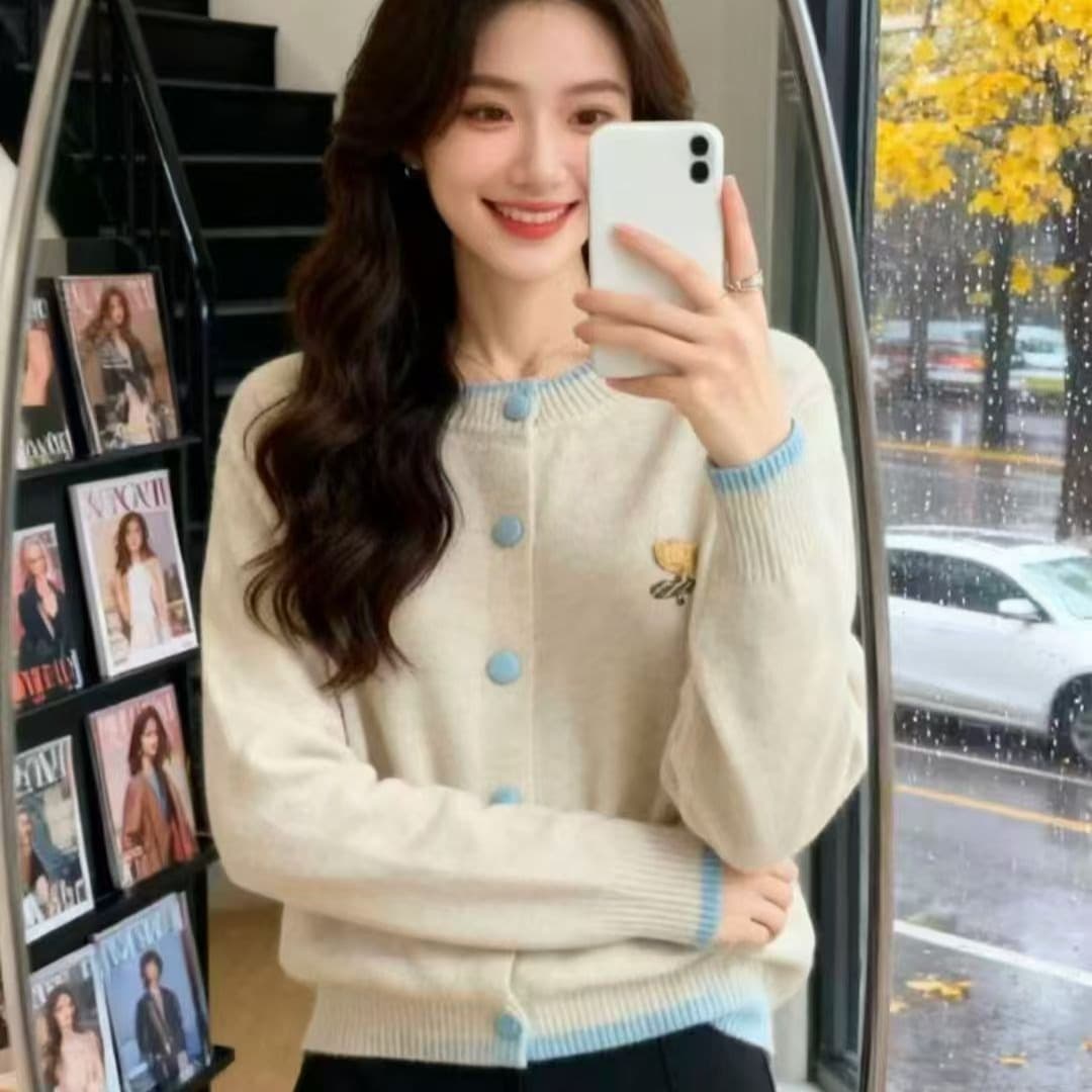 2026 년 새로운 한 부서 다용도 라운드 넥 스웨터 오픈 가디건 여성 코트 슈퍼 화재 꽃 자수 니트 맨위 연령 감소 이미지 4