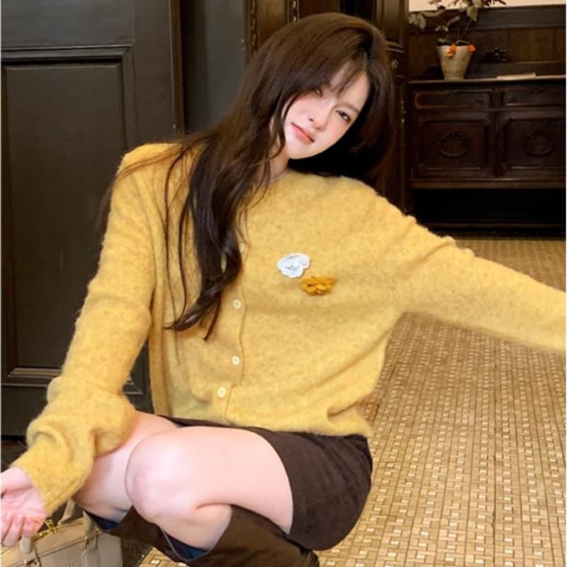 품격 부드러운 라운드 넥 꽃 열기 셔츠 표시 화이트 다용도 쇼트 스타일 싱글 줄 버튼 니트 보온 재킷 상세 이미지 2