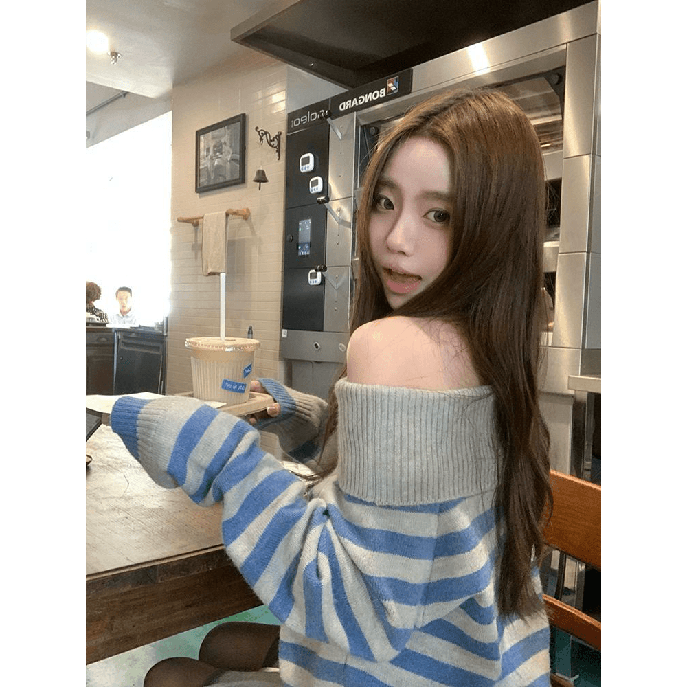 한 부서 품격 배색 스트라이프 오프숄더 니트 스웨터 2026 가을 겨울 새로운 패션 루즈핏 다용도 예쁜 스웨터 이미지 5