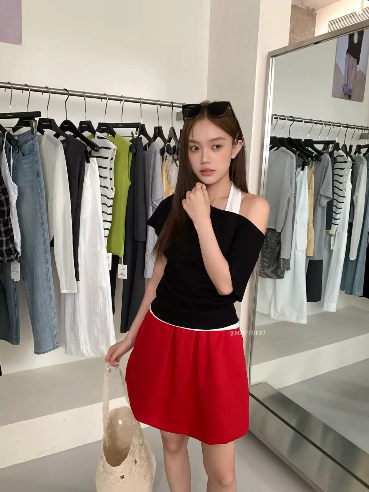 2026 여름 새로운 hers 캐주얼 바람 다용도 허리밴드 미니 스커트 한 부서 슬림해 보이는 디스플레이 높음 단색 반신 스커트 여성 상세 이미지 3
