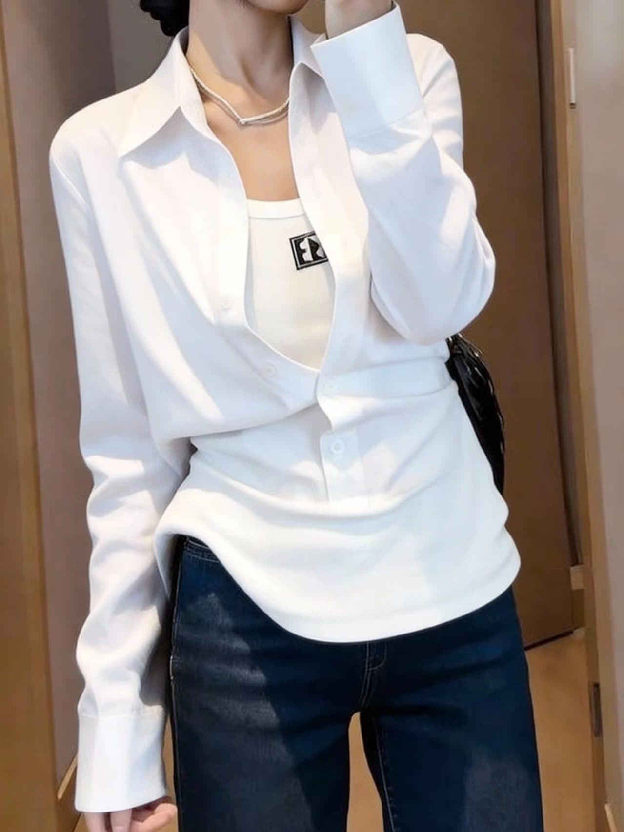 미니멀리즘 루즈핏 편안함 캐주얼 와 성별 숙련 된 인기 다용도 화이트 페이크 레이어드 여성 셔츠 2026 이른 봄 작은 셔츠 상세 이미지 5
