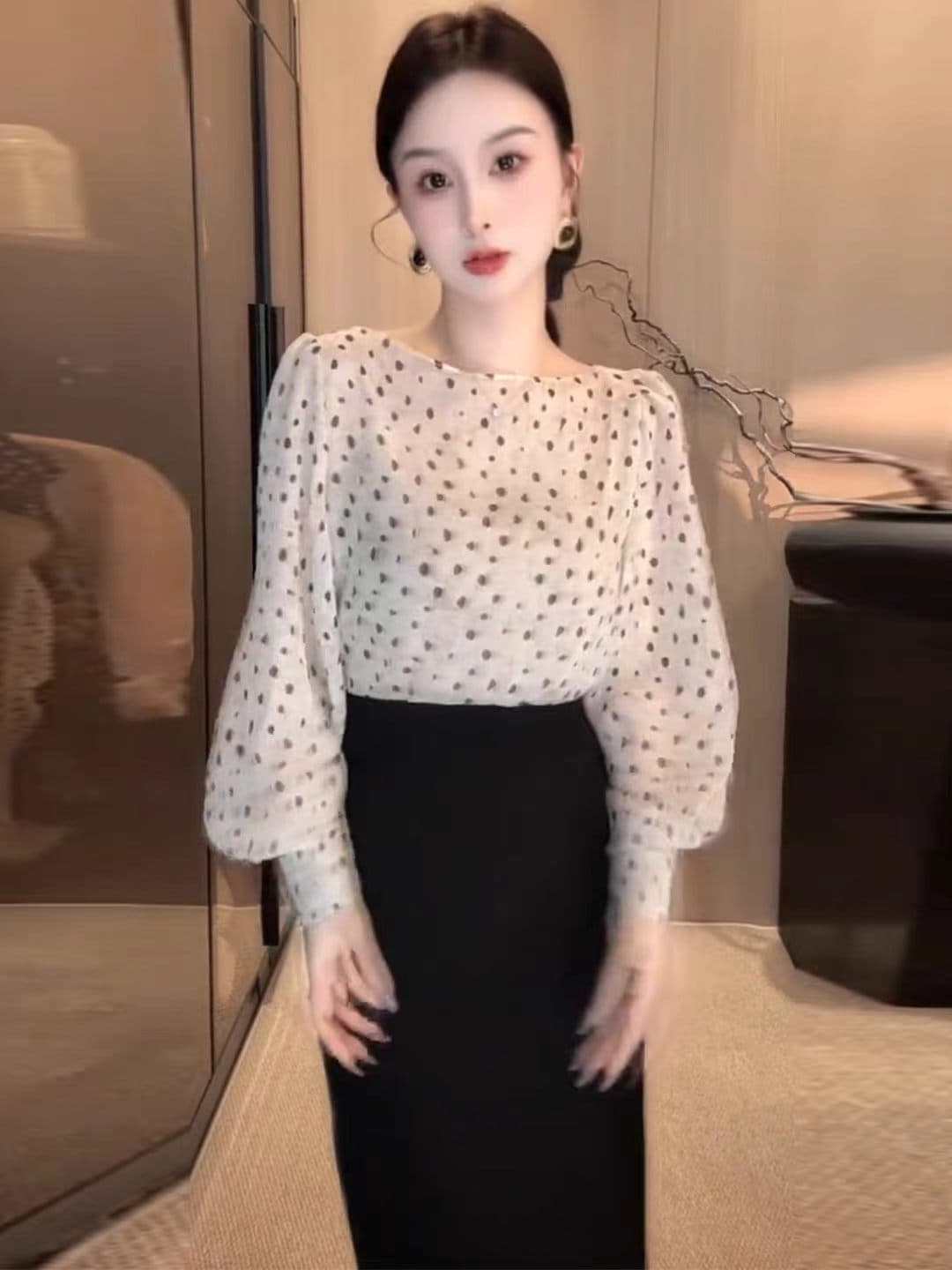 보트넥 도트 무늬 2026 새로운 가을 품격 루즈핏 슬림해 보이는 출퇴근 다용도 긴팔 작은 셔츠 여성 셔츠