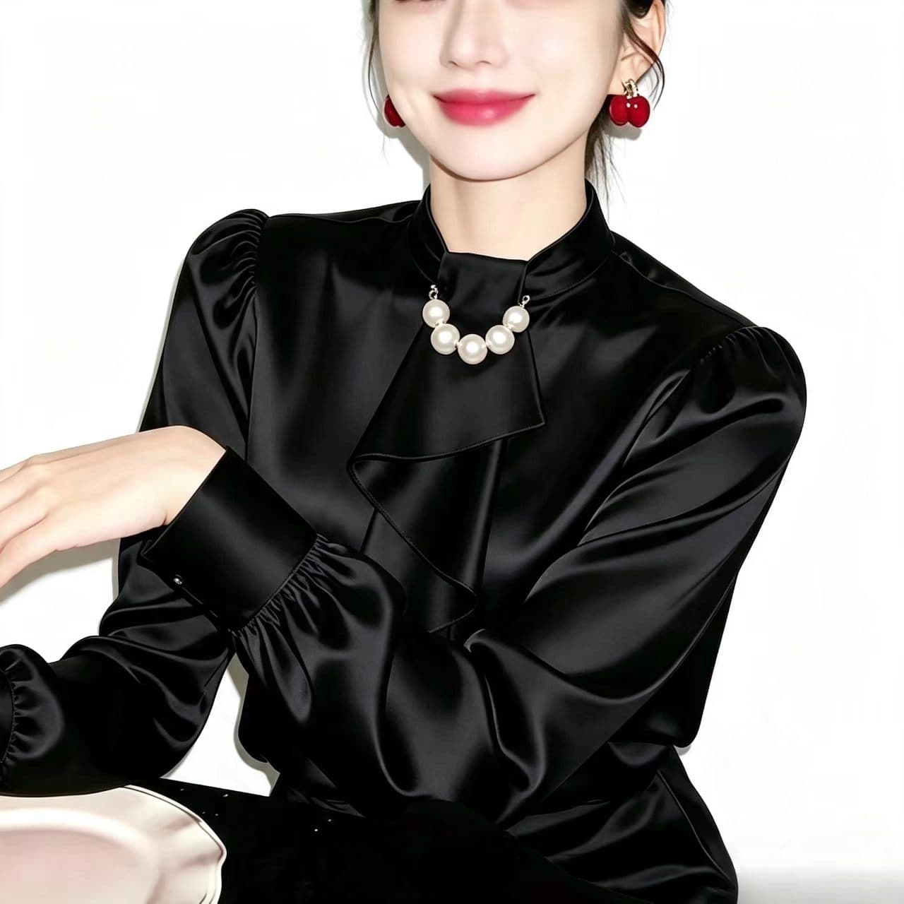 2026 년 인기 중요 경우 작은 대중 아니요 명중 섹션 맨위 빛 럭셔리 고급 센스 검정색 새틴 여성 셔츠 이미지 5