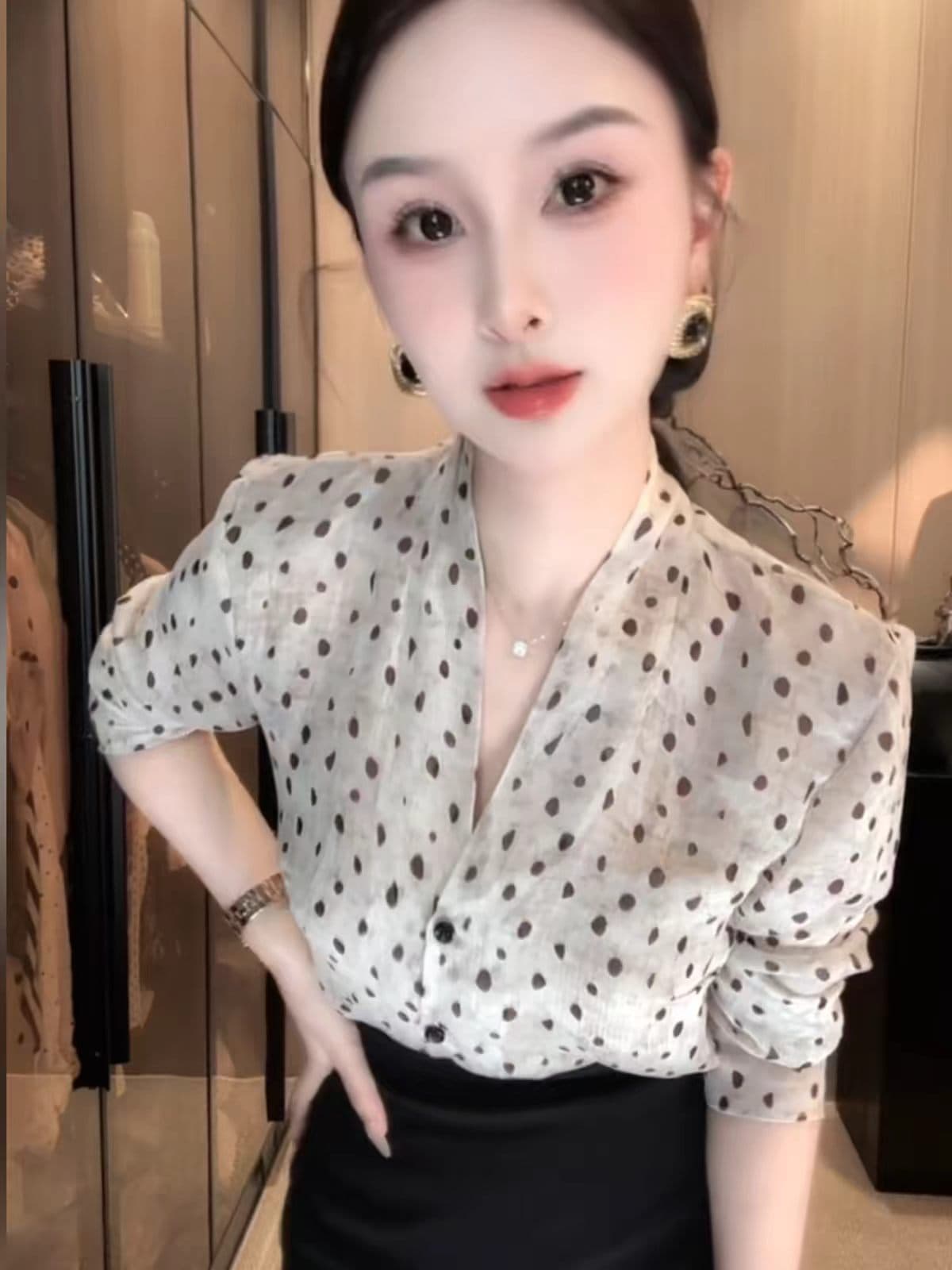 한 부서 레트로 V넥 도트 무늬 여성 셔츠 2026 이른 가을 질감 루즈핏 느긋한 바람 얇은 스타일 슬림해 보이는 긴팔 맨위 상세 이미지 2