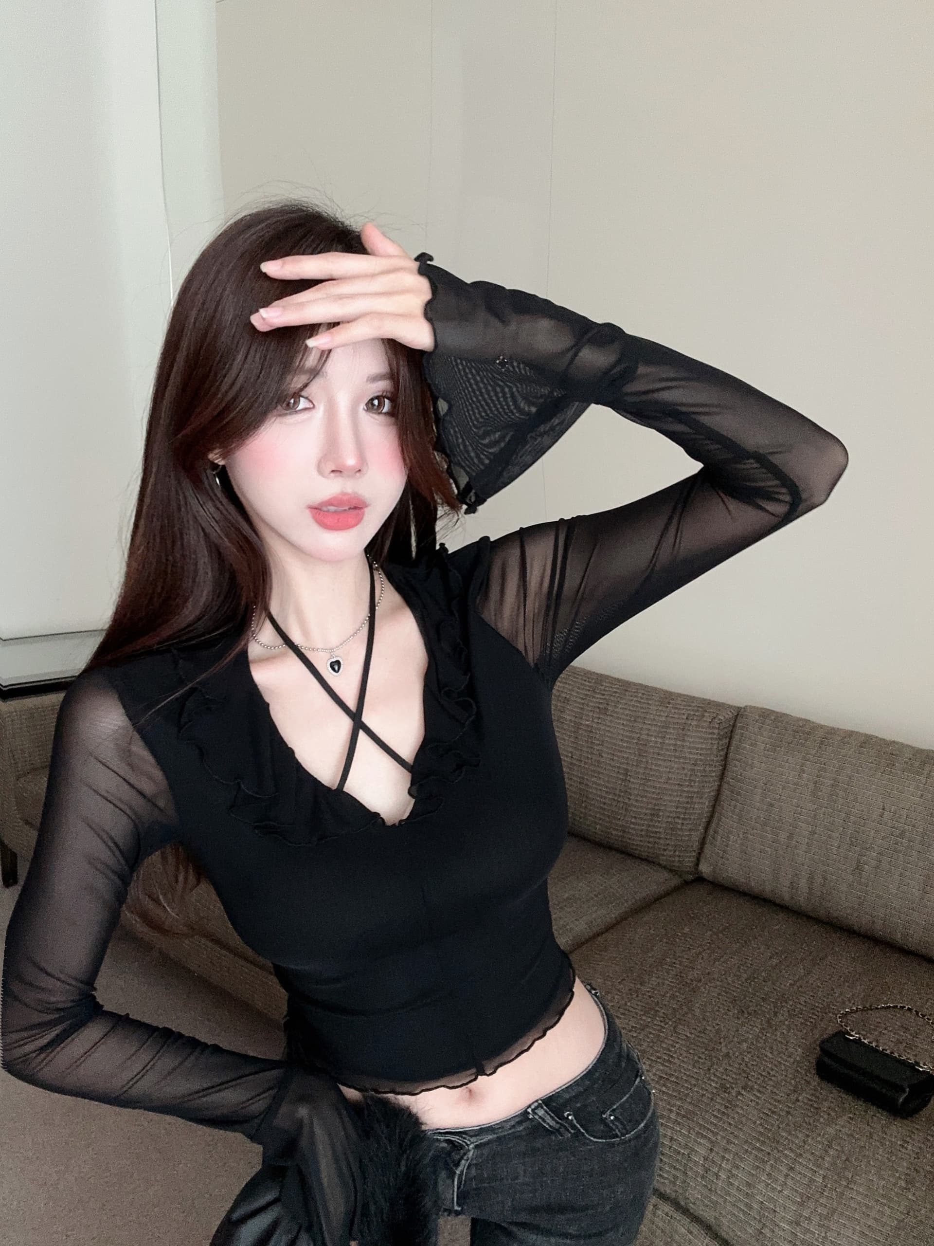 이른 봄 고유 한 Chic 핫걸 V넥 행침 목 프릴 쇼트 스타일 맨위 디자인 센스 긴팔 기본 셔츠 여성 인사이드 가져 가라. 상세 이미지 7