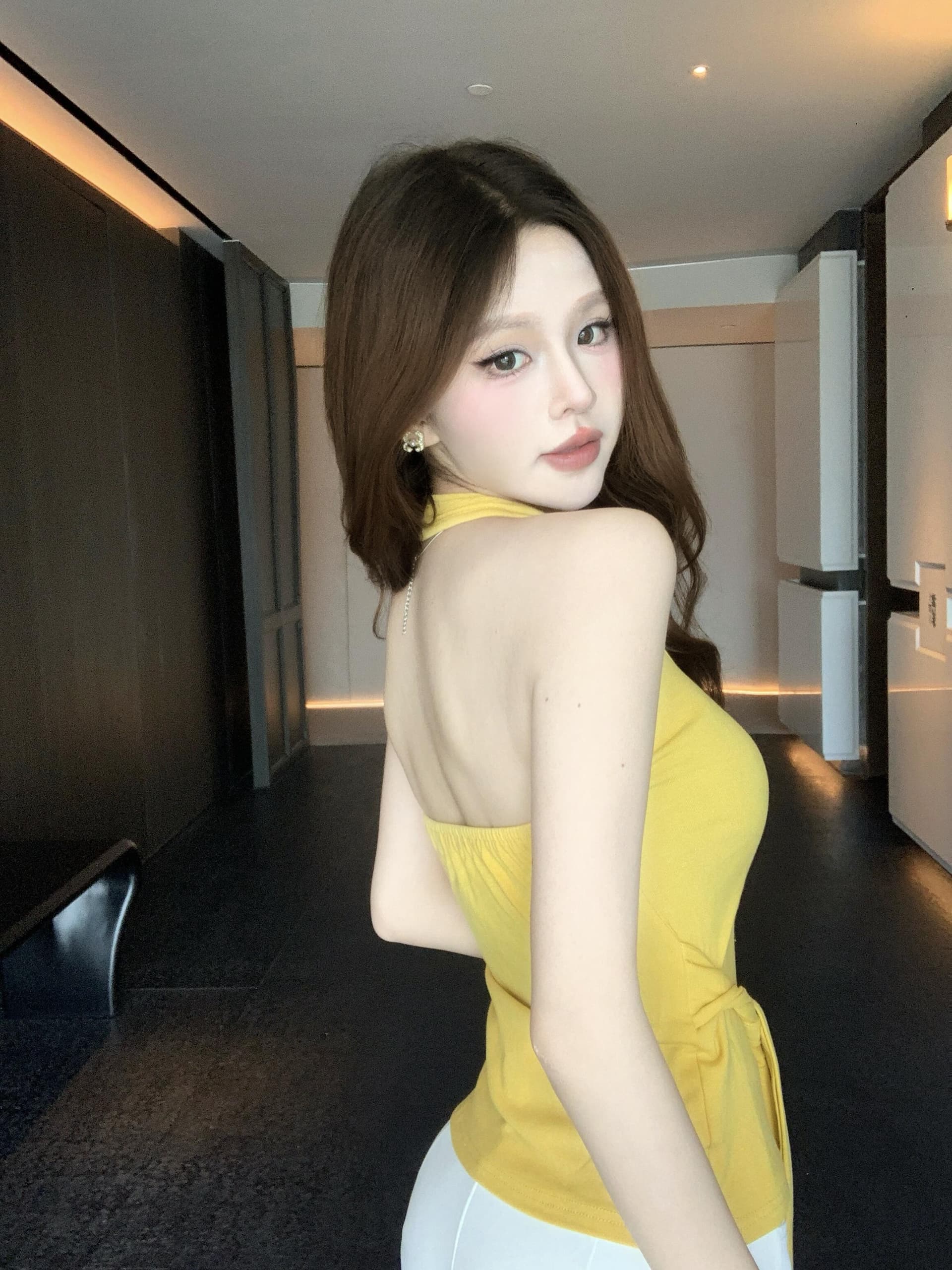 사람들 면 홀로우 아웃 아름다움 뒤로 황색 행침 목 조끼 여성 여름 스트랩 몸매 가꾸기 민소매 인사이드 잡아라. 의류 트렌디 상세 이미지 4